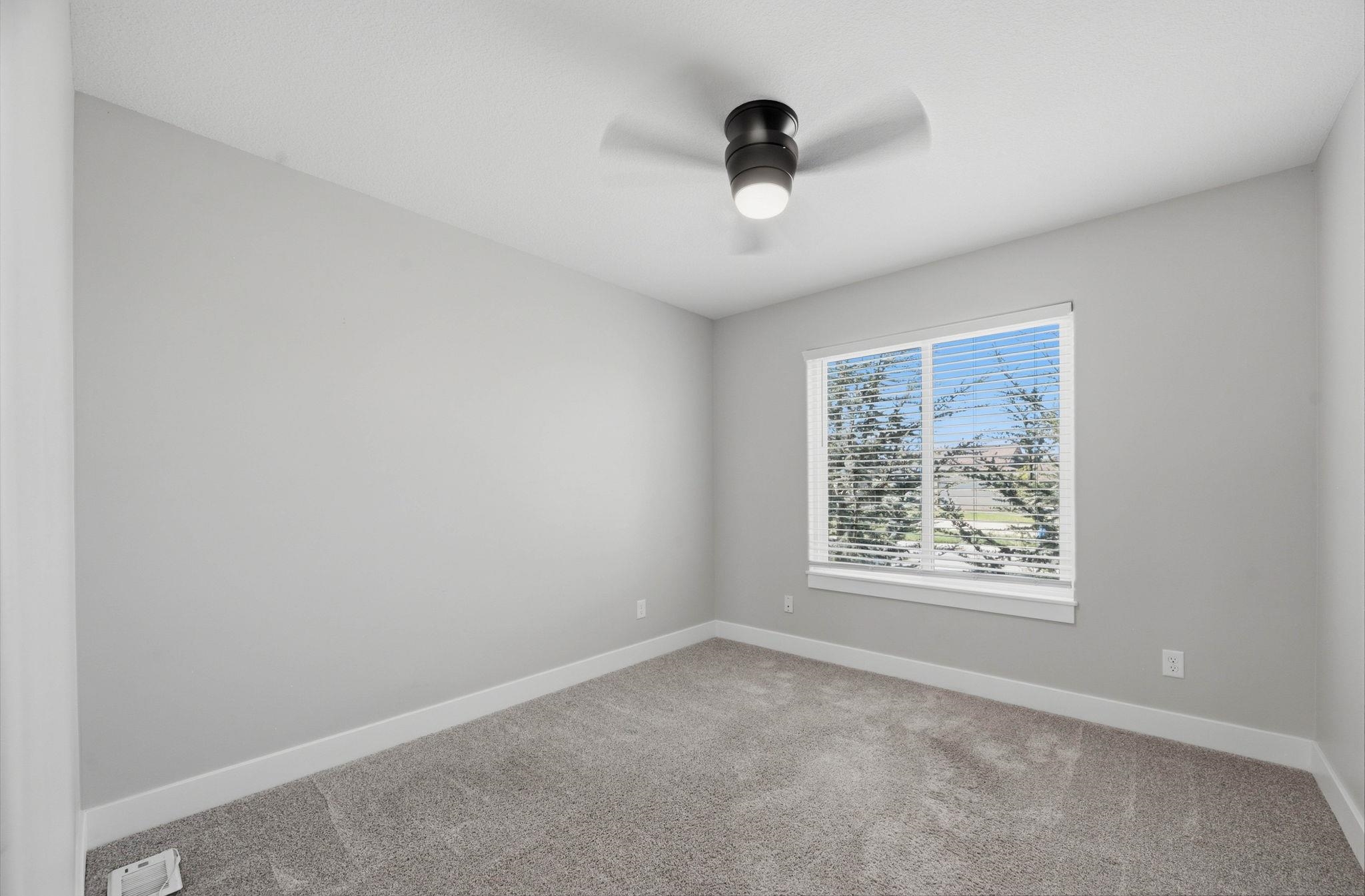 2421 E Velvet Leaf Property Photo 20