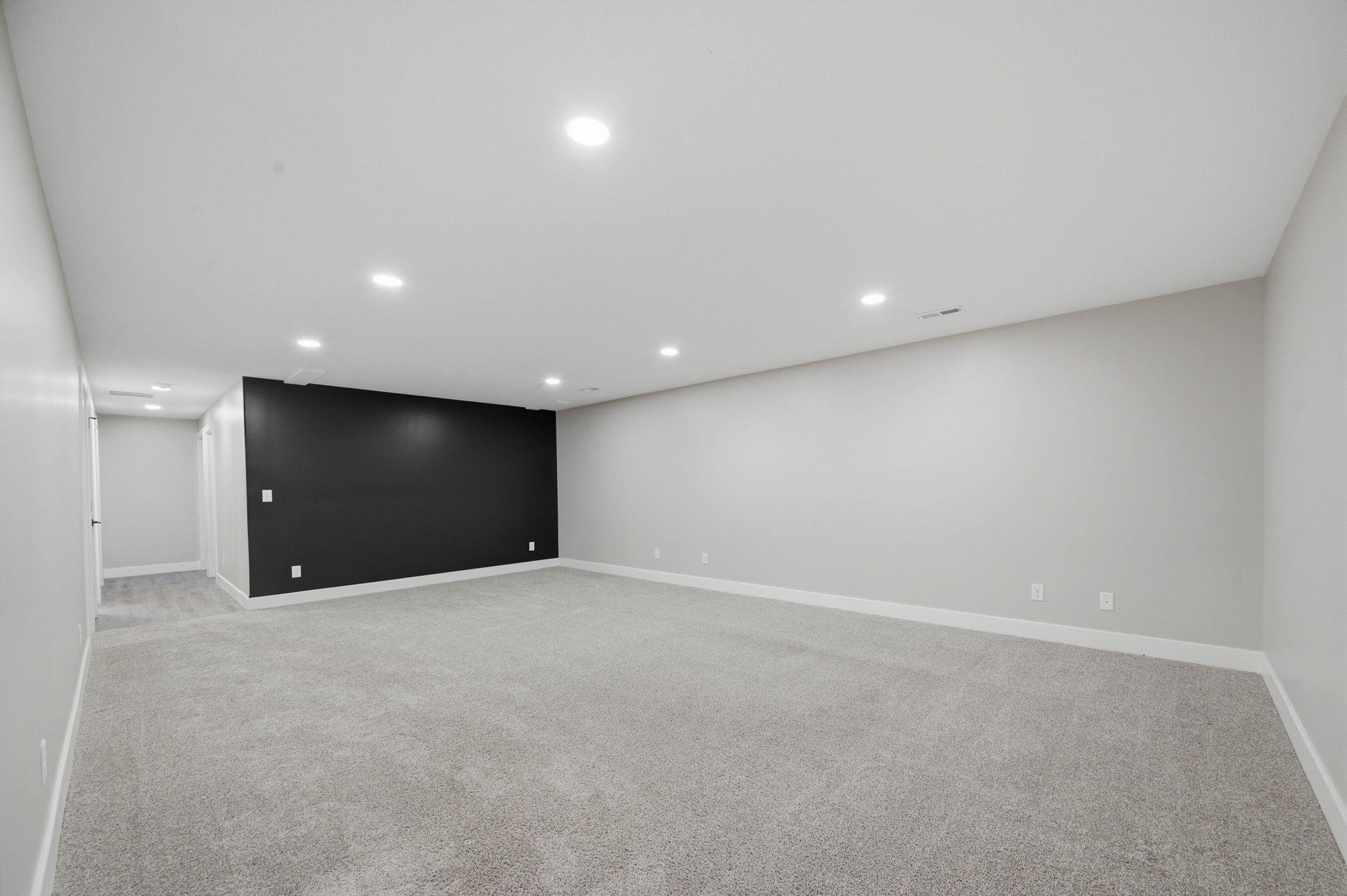 2421 E Velvet Leaf Property Photo 22