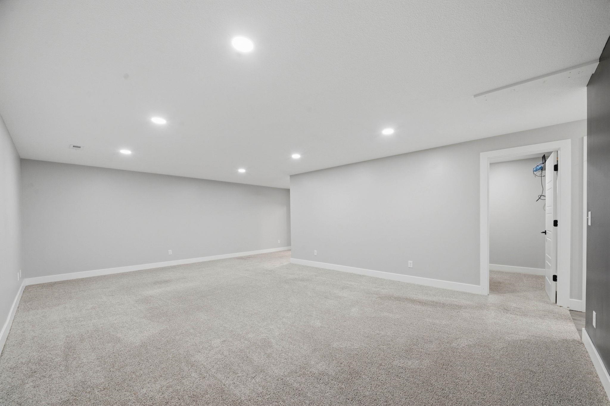 2421 E Velvet Leaf Property Photo 24