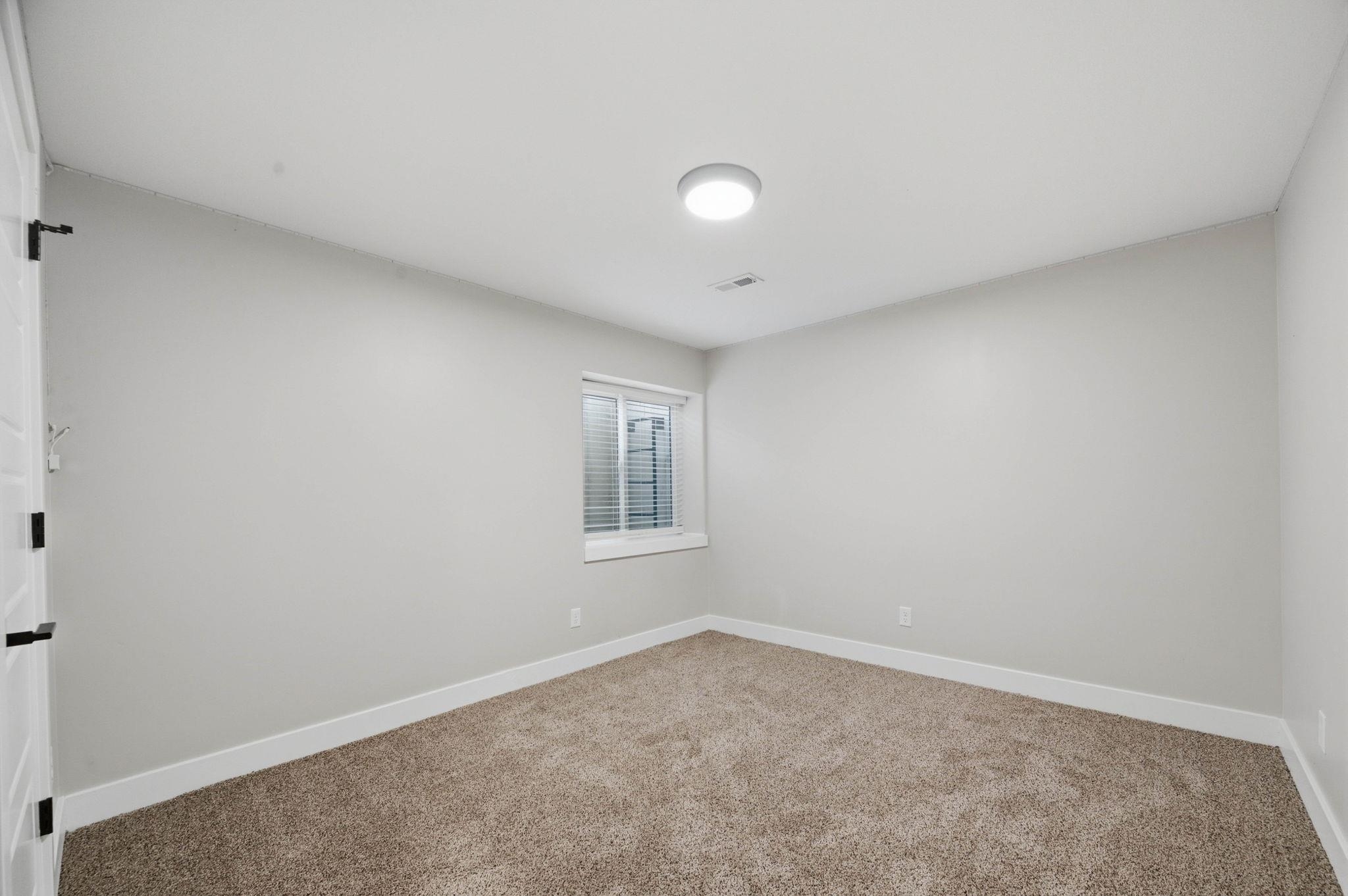 2421 E Velvet Leaf Property Photo 27