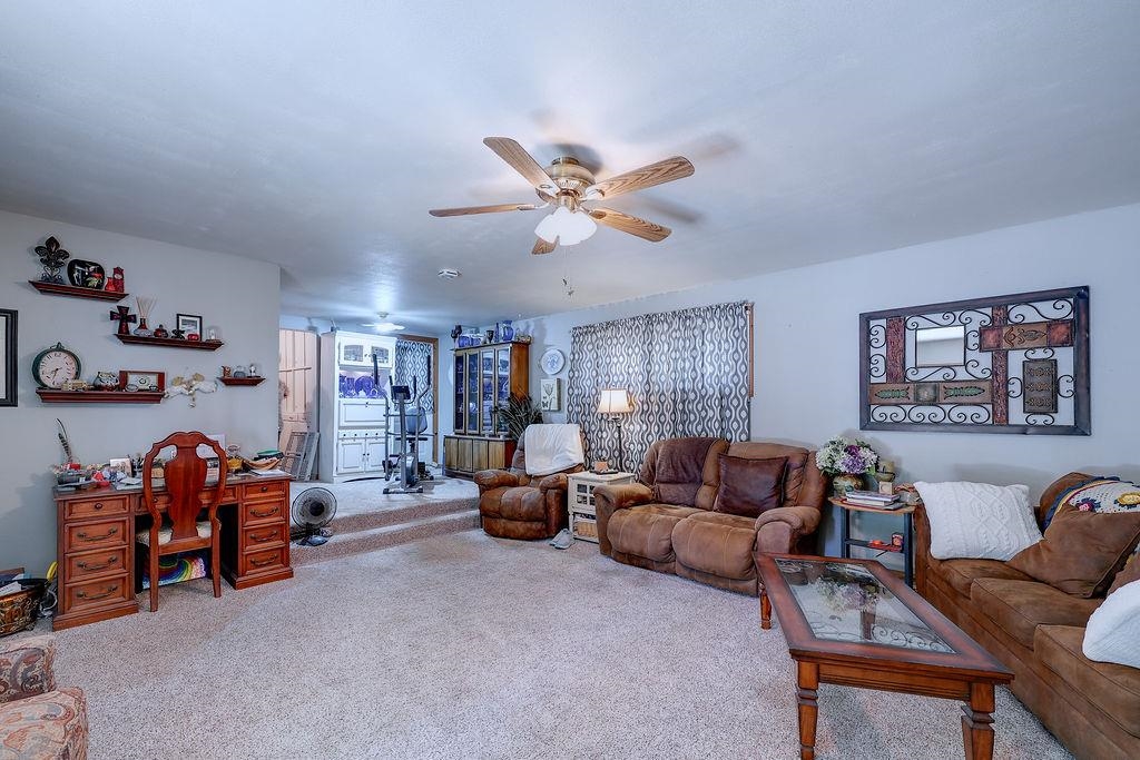 712 E 12th Property Photo 20