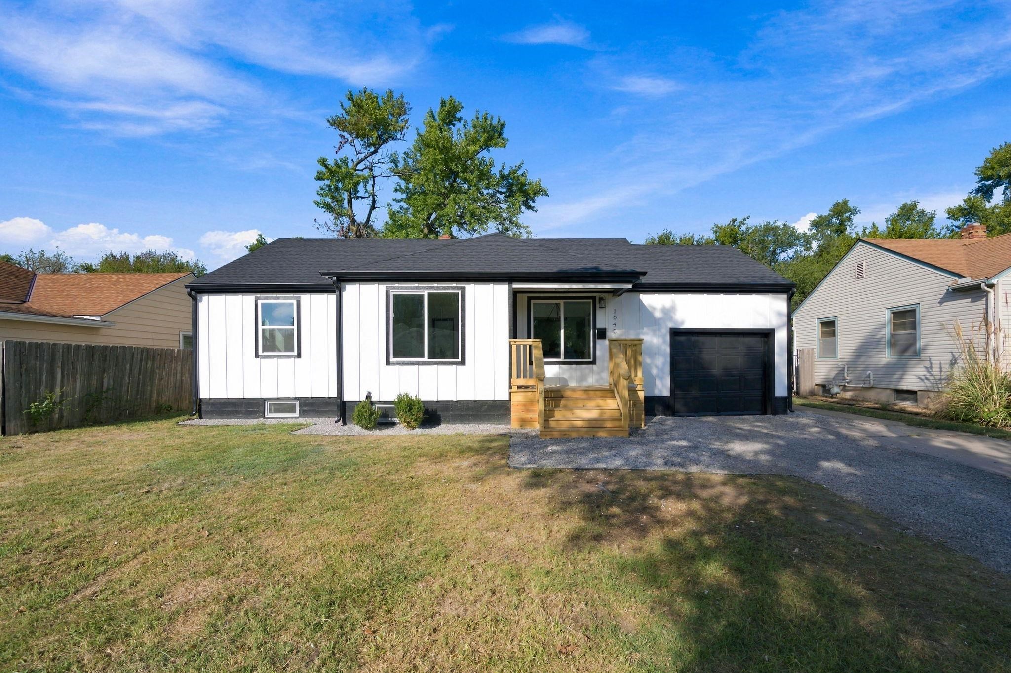 1045 N Ridgewood Dr Property Photo 1