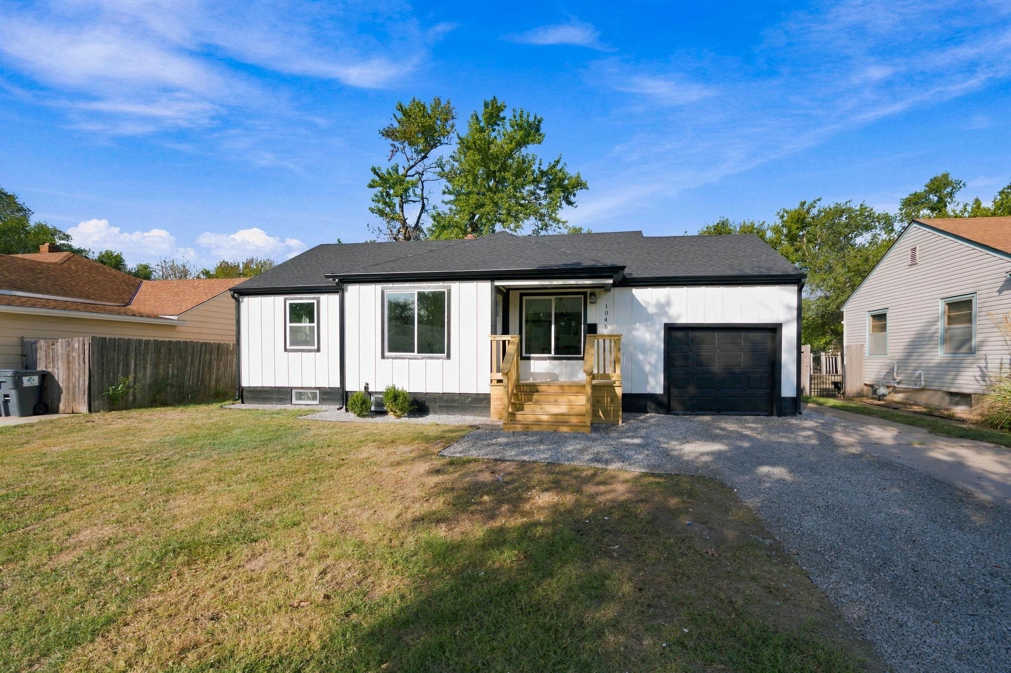 1045 N Ridgewood Dr Property Photo 4