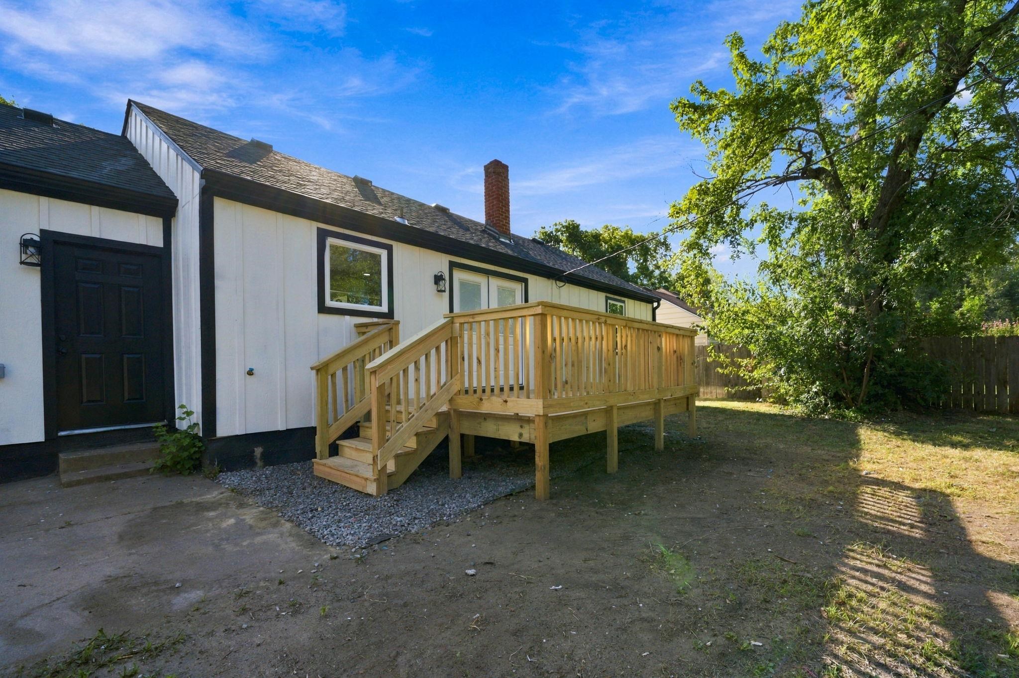 1045 N Ridgewood Dr Property Photo 31