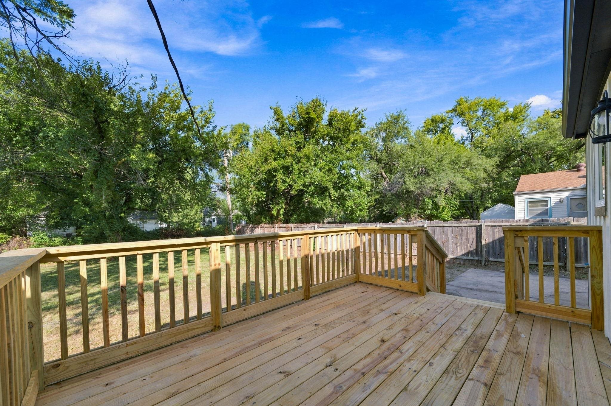 1045 N Ridgewood Dr Property Photo 32