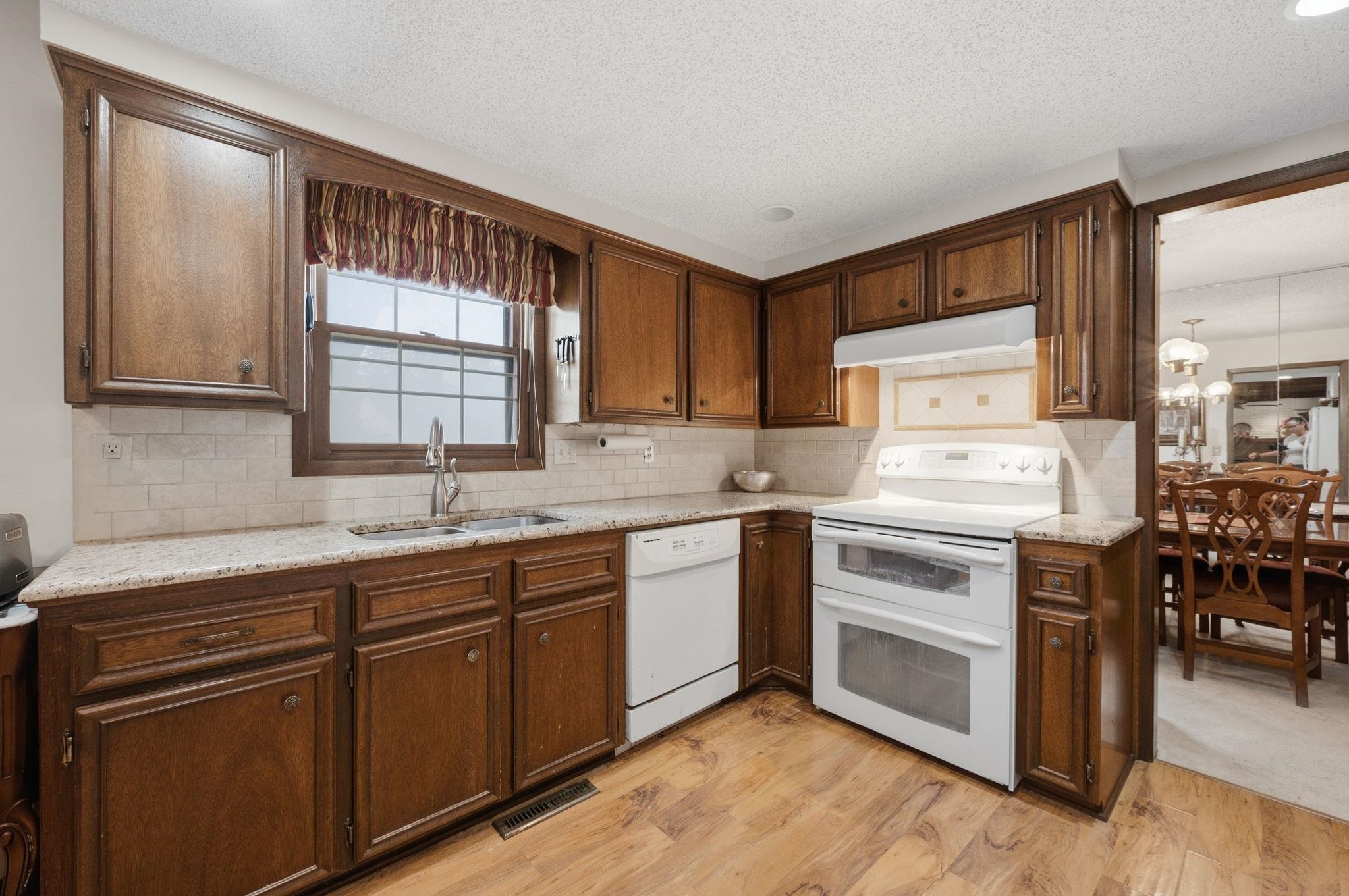 8229 E Bluestem Property Photo 9
