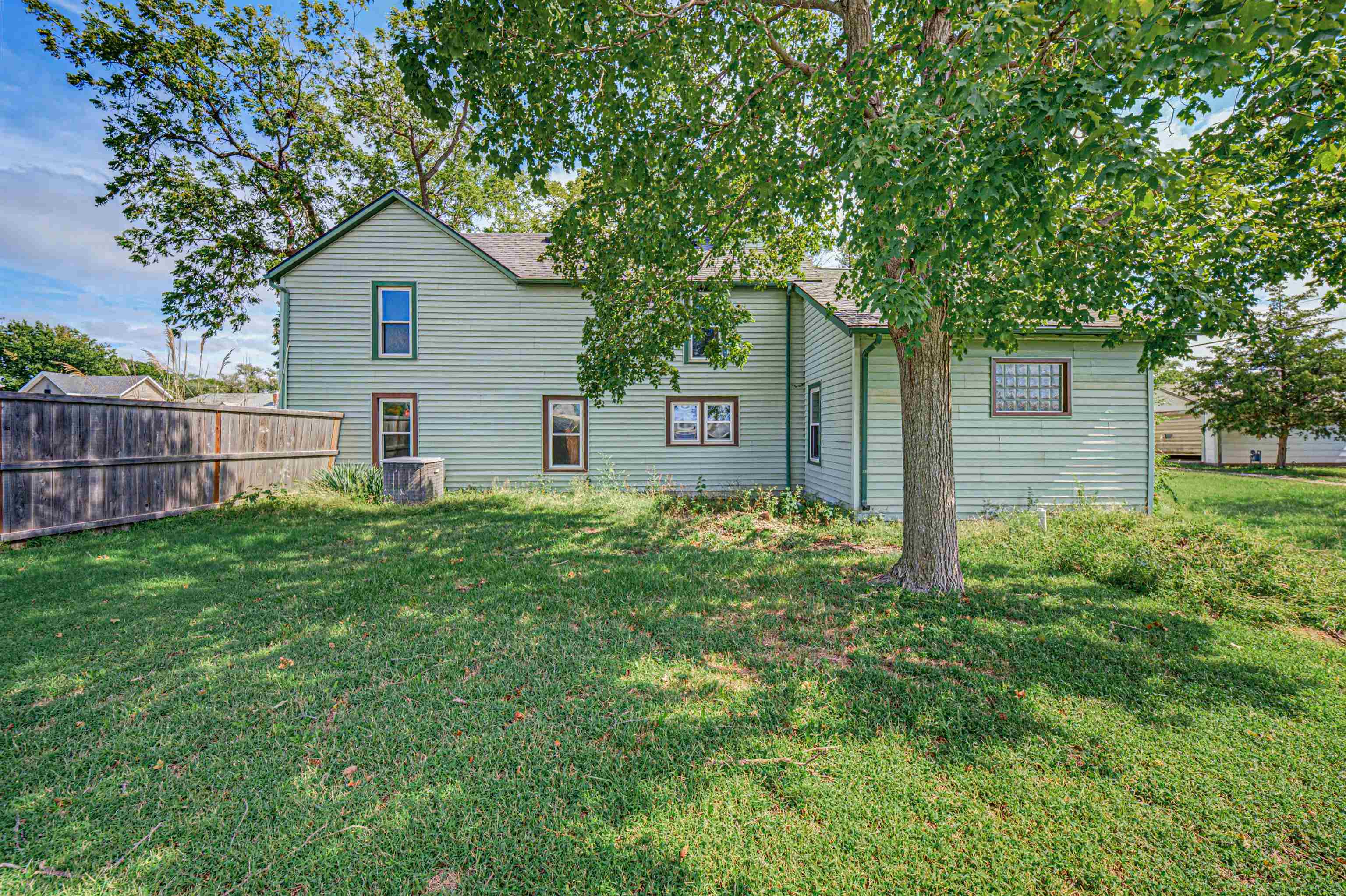 215 W Main Property Photo 26