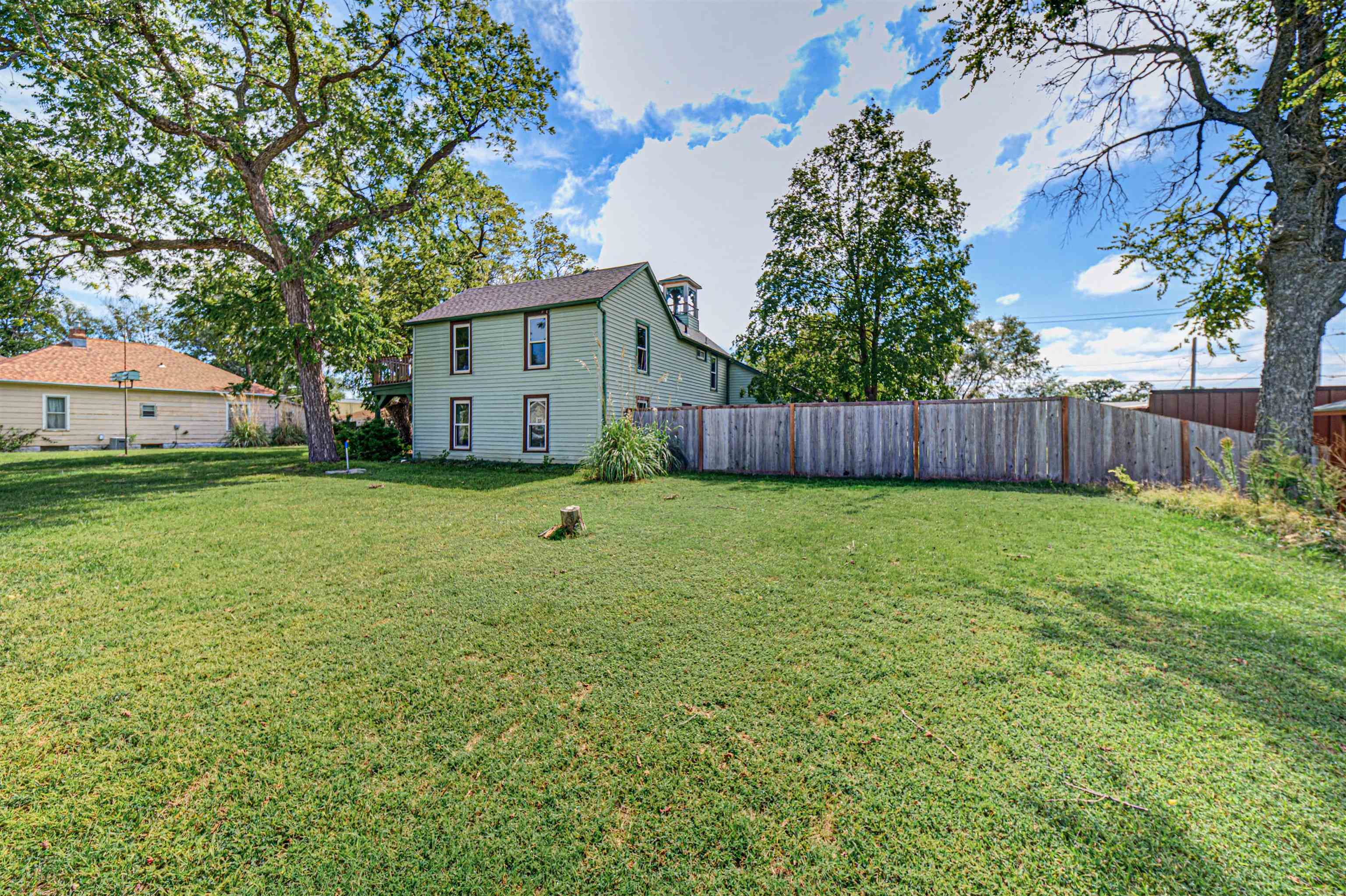 215 W Main Property Photo 27