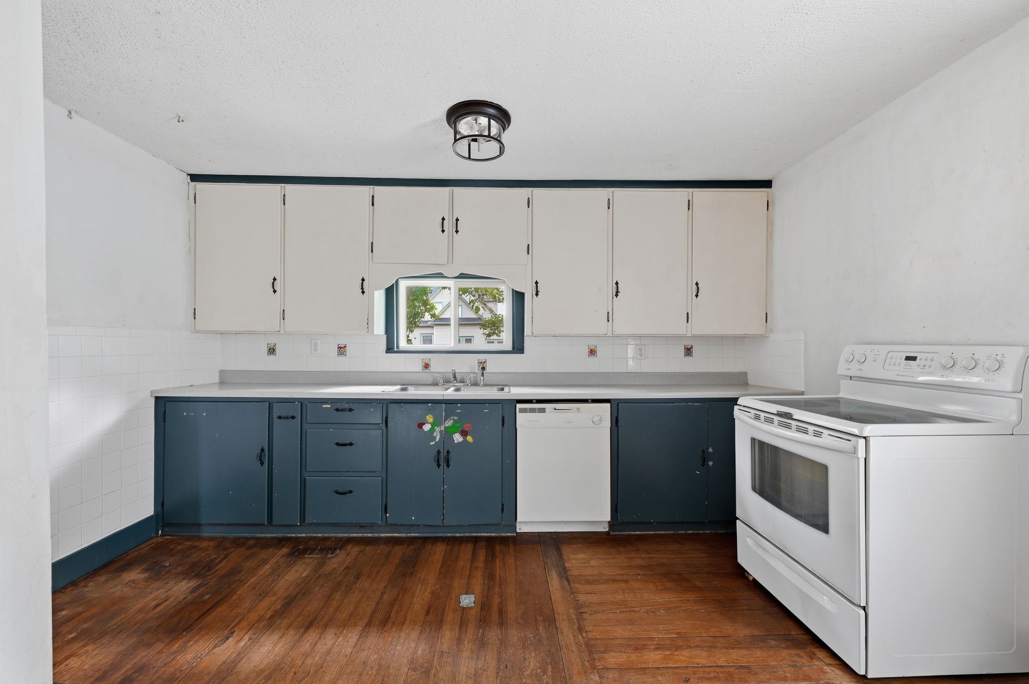 129 S Cranmer St Property Photo 11