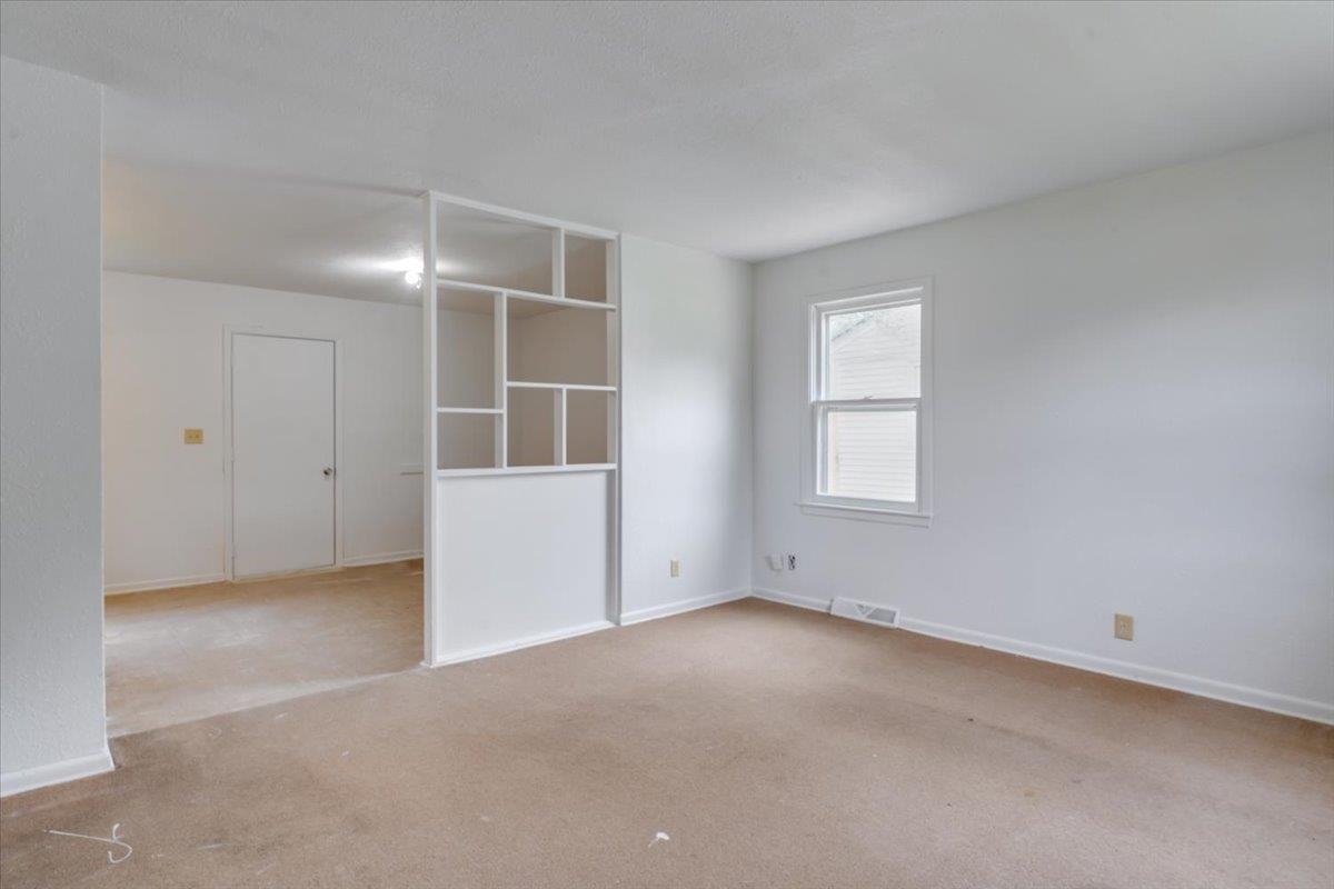 2229 E 53rd Property Photo 2