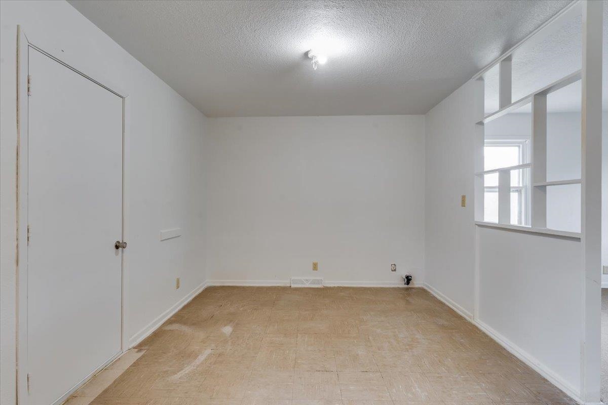 2229 E 53rd Property Photo 4
