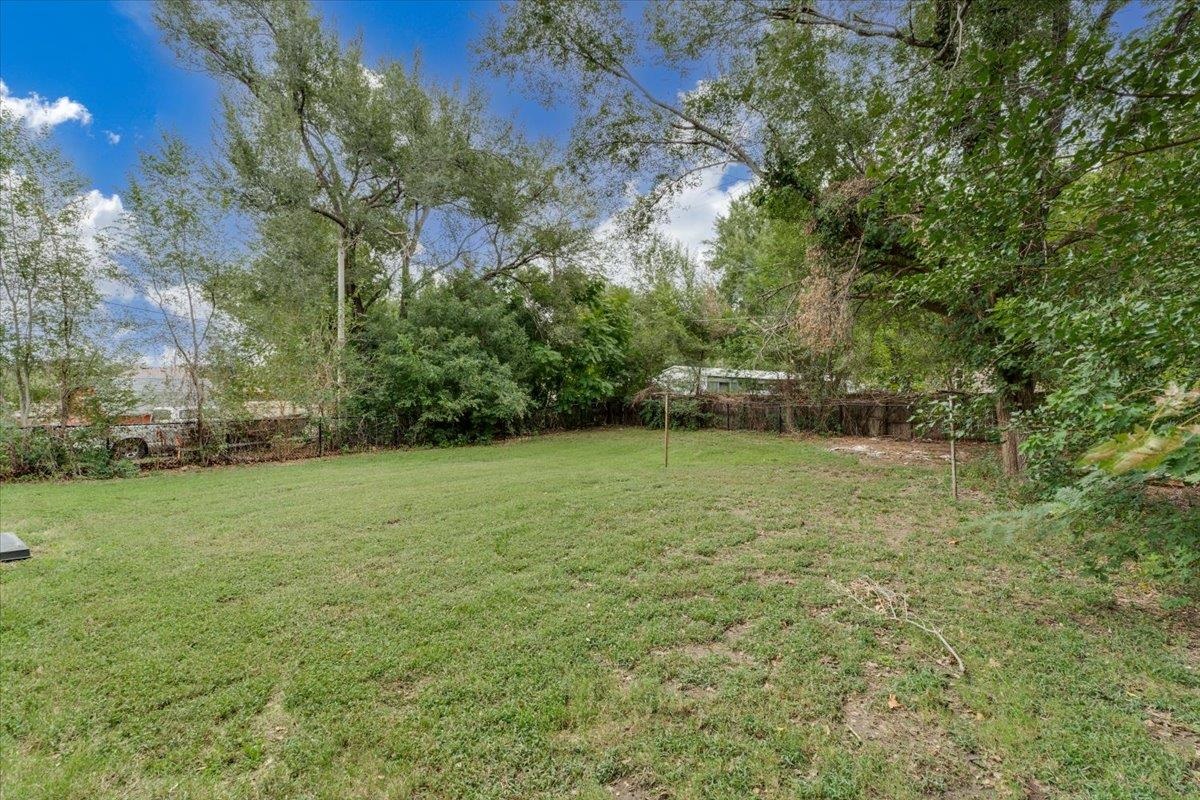2229 E 53rd Property Photo 11