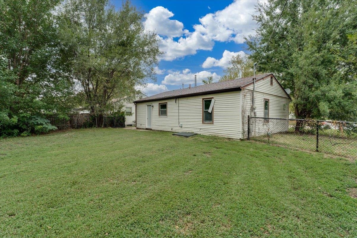 2229 E 53rd Property Photo 13