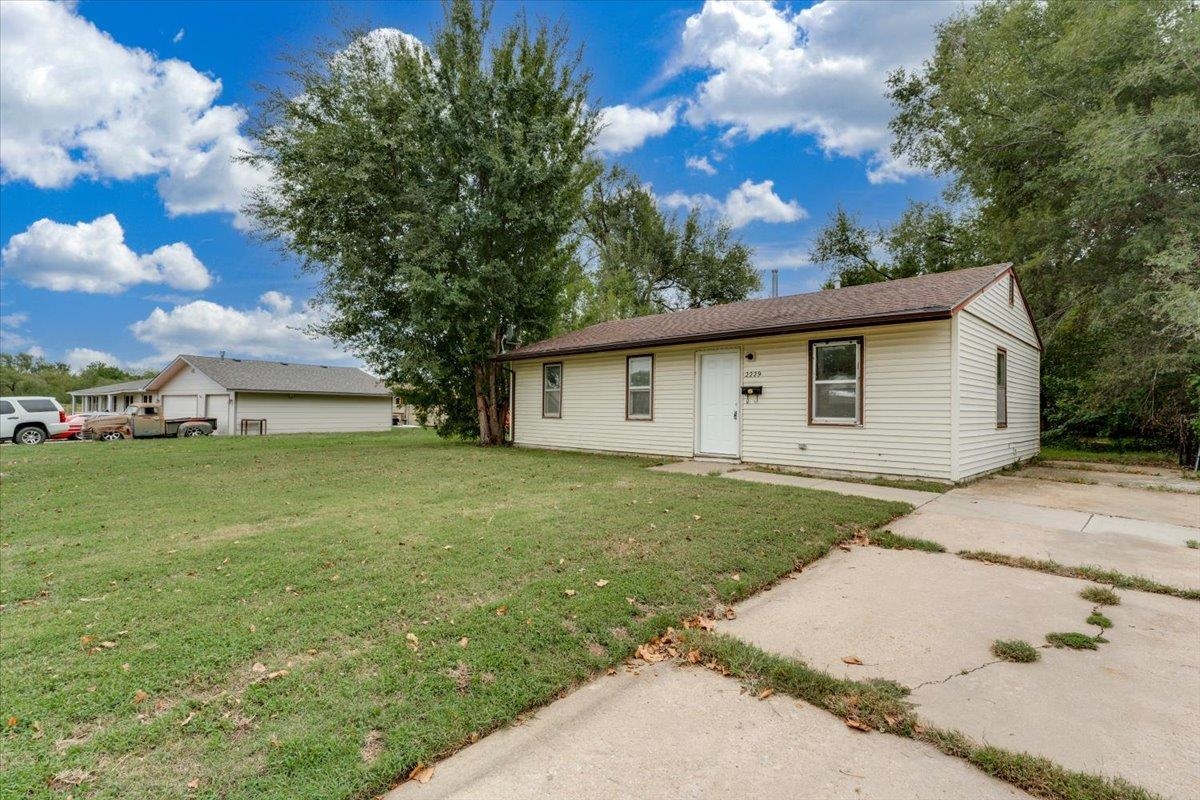 2229 E 53rd Property Photo 15