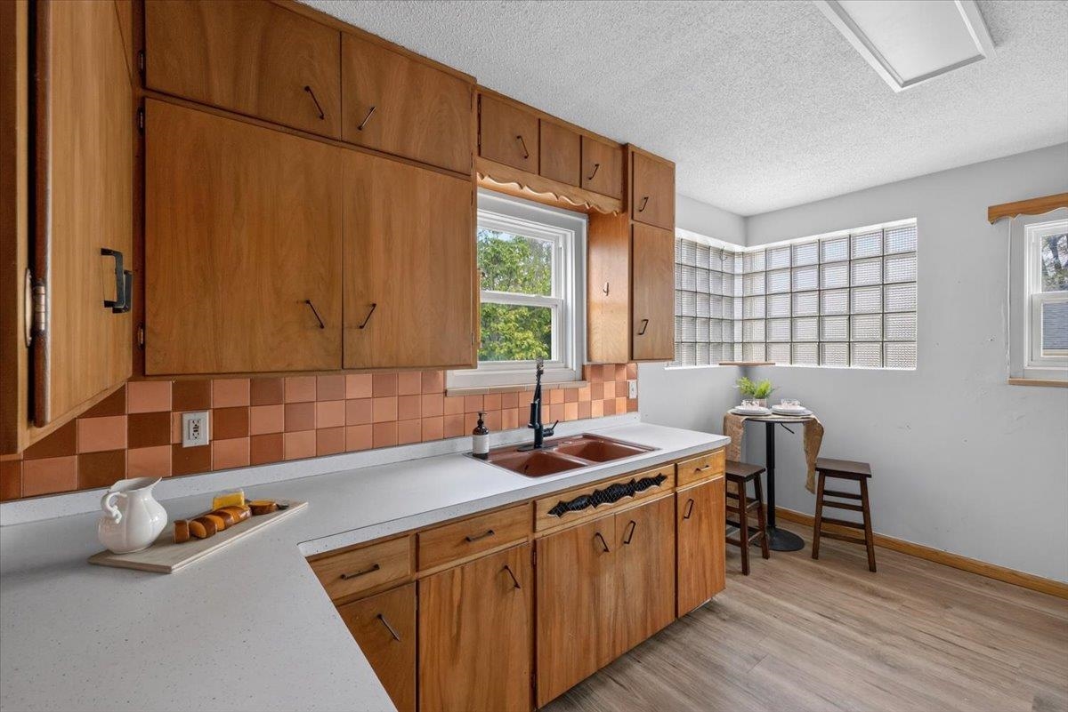 1322 N Henry Property Photo 4