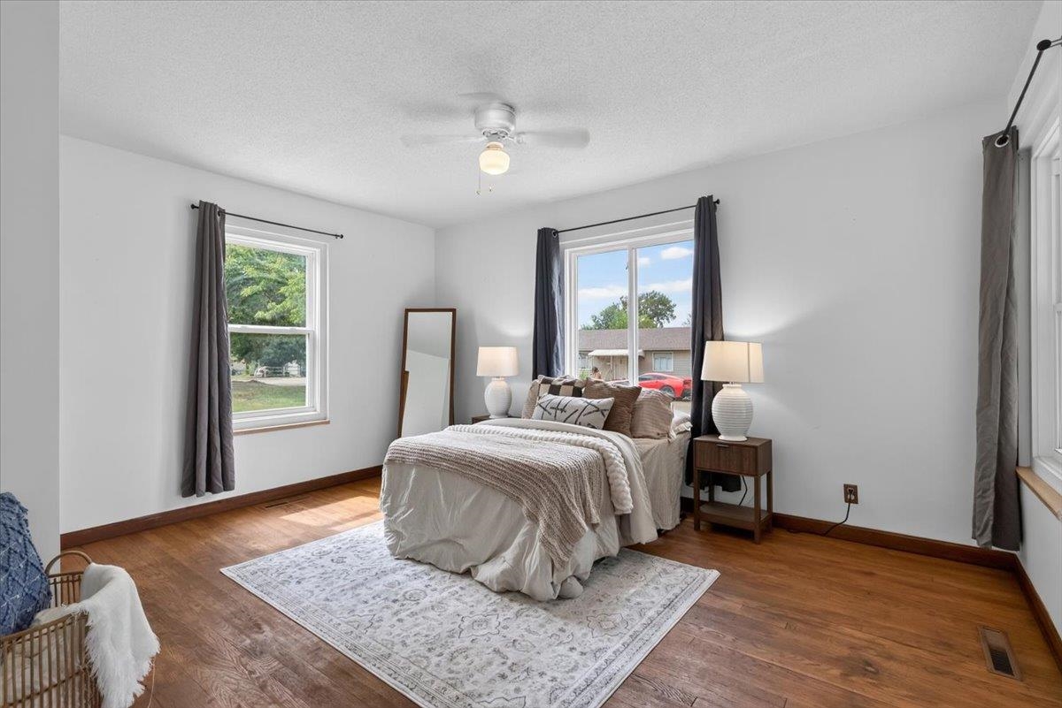 1322 N Henry Property Photo 5