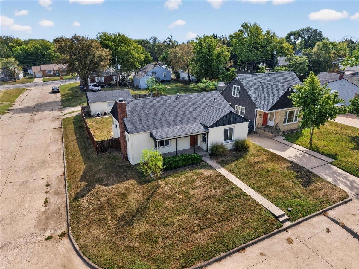 1322 N Henry Property Photo 10
