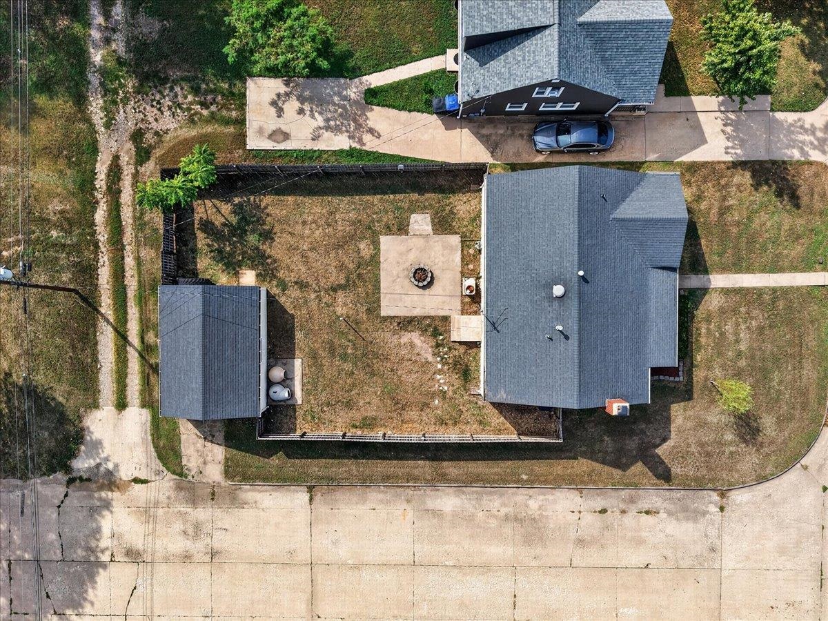 1322 N Henry Property Photo 11