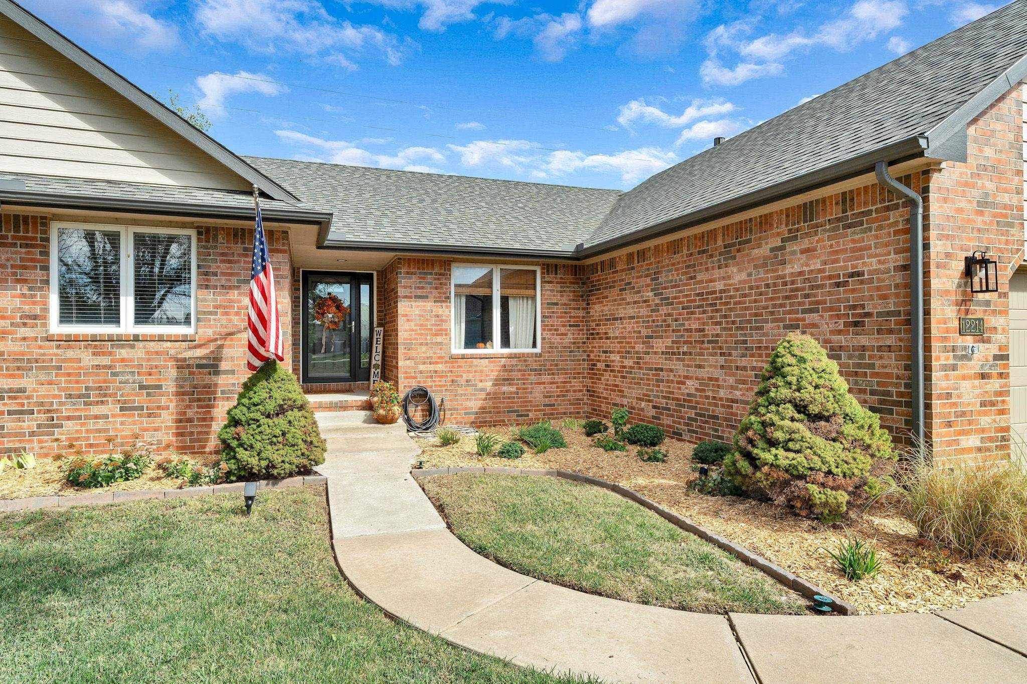 12214 E Lockmoor St Property Photo 3