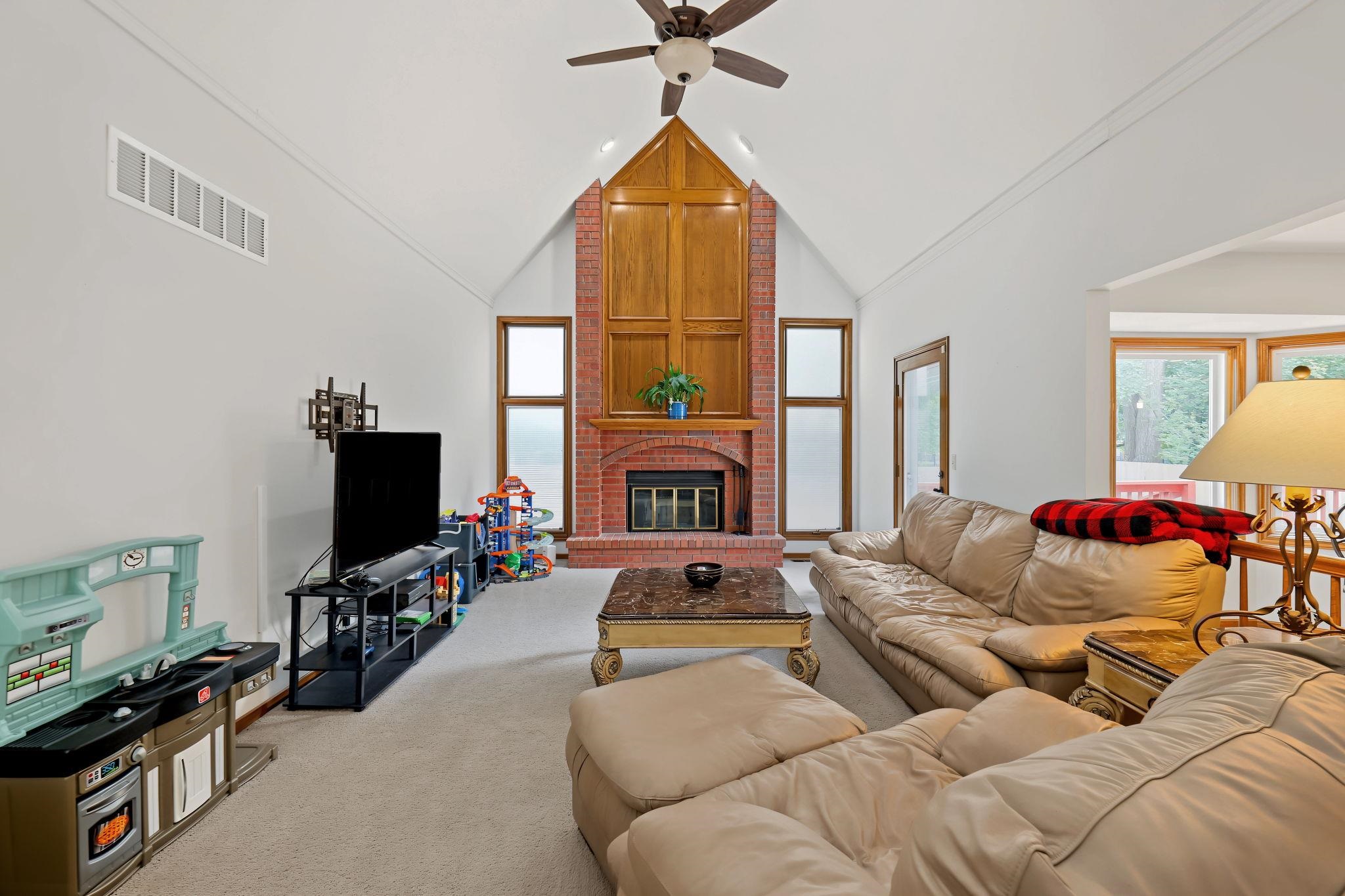 1334 N Coachhouse Property Photo 4