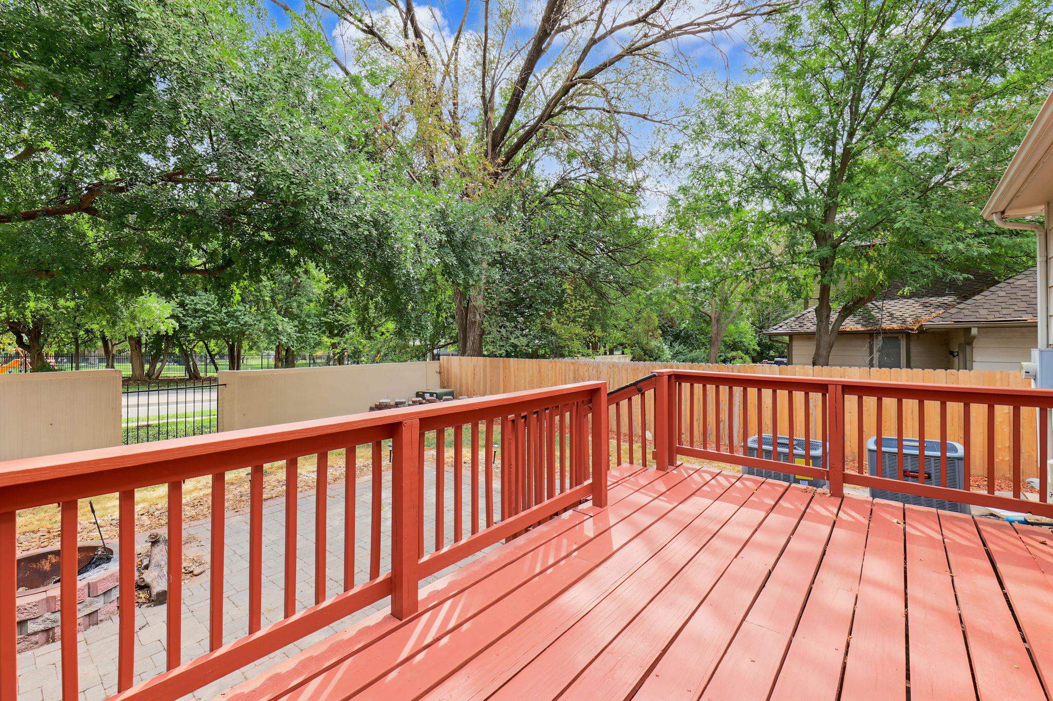 1334 N Coachhouse Property Photo 33