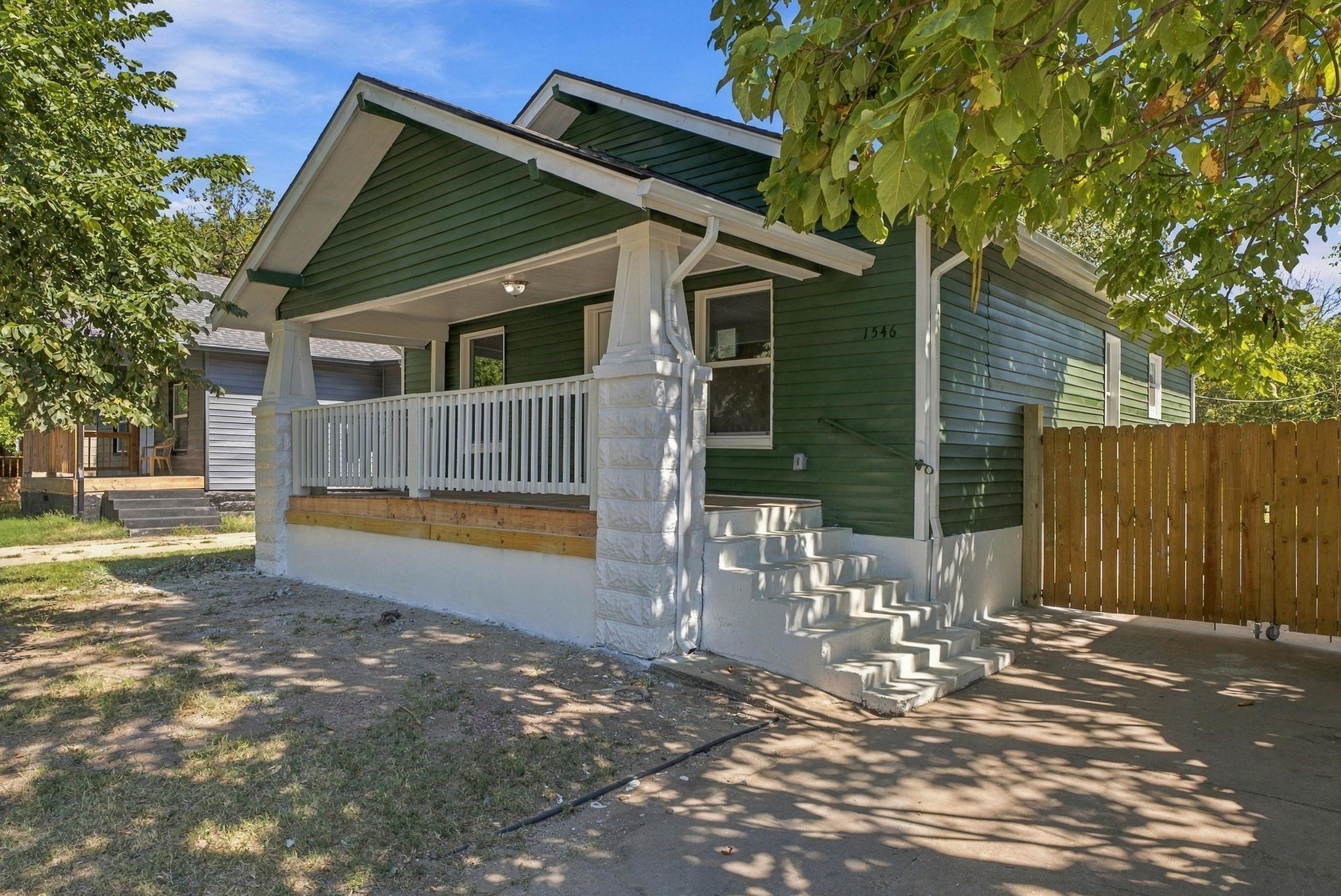 1546 S Waco Property Photo 1
