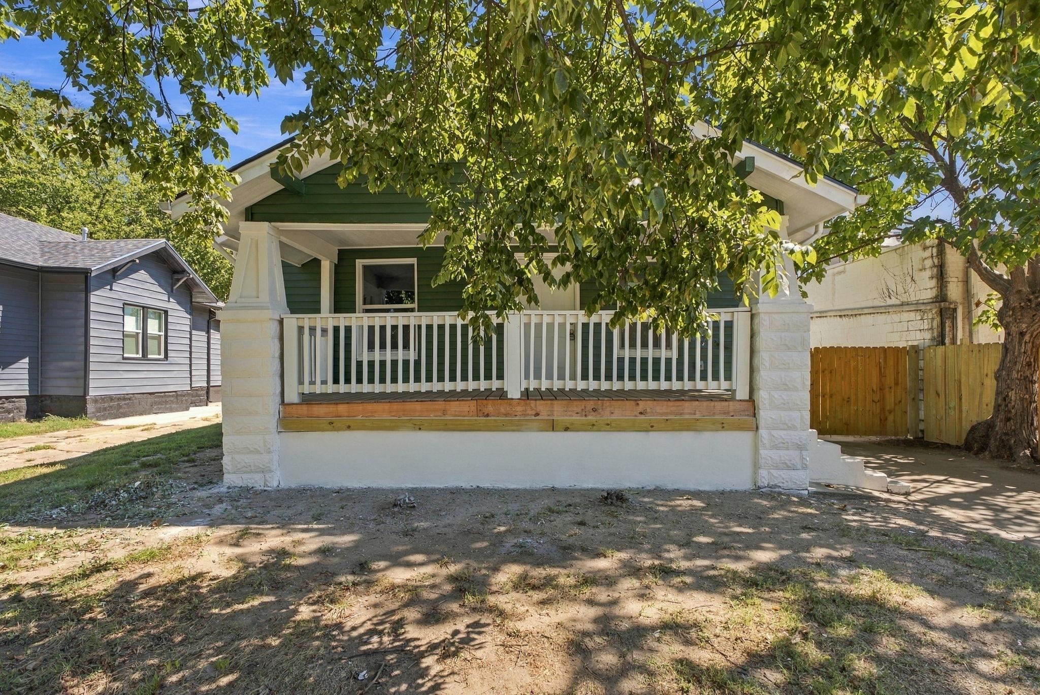 1546 S Waco Property Photo 2