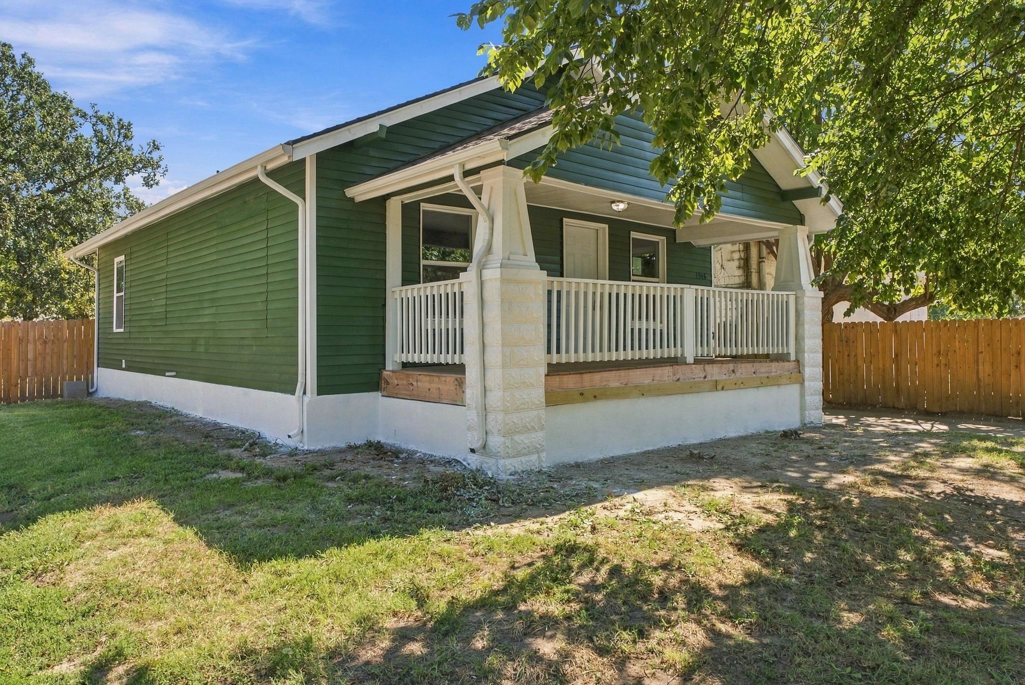 1546 S Waco Property Photo 3