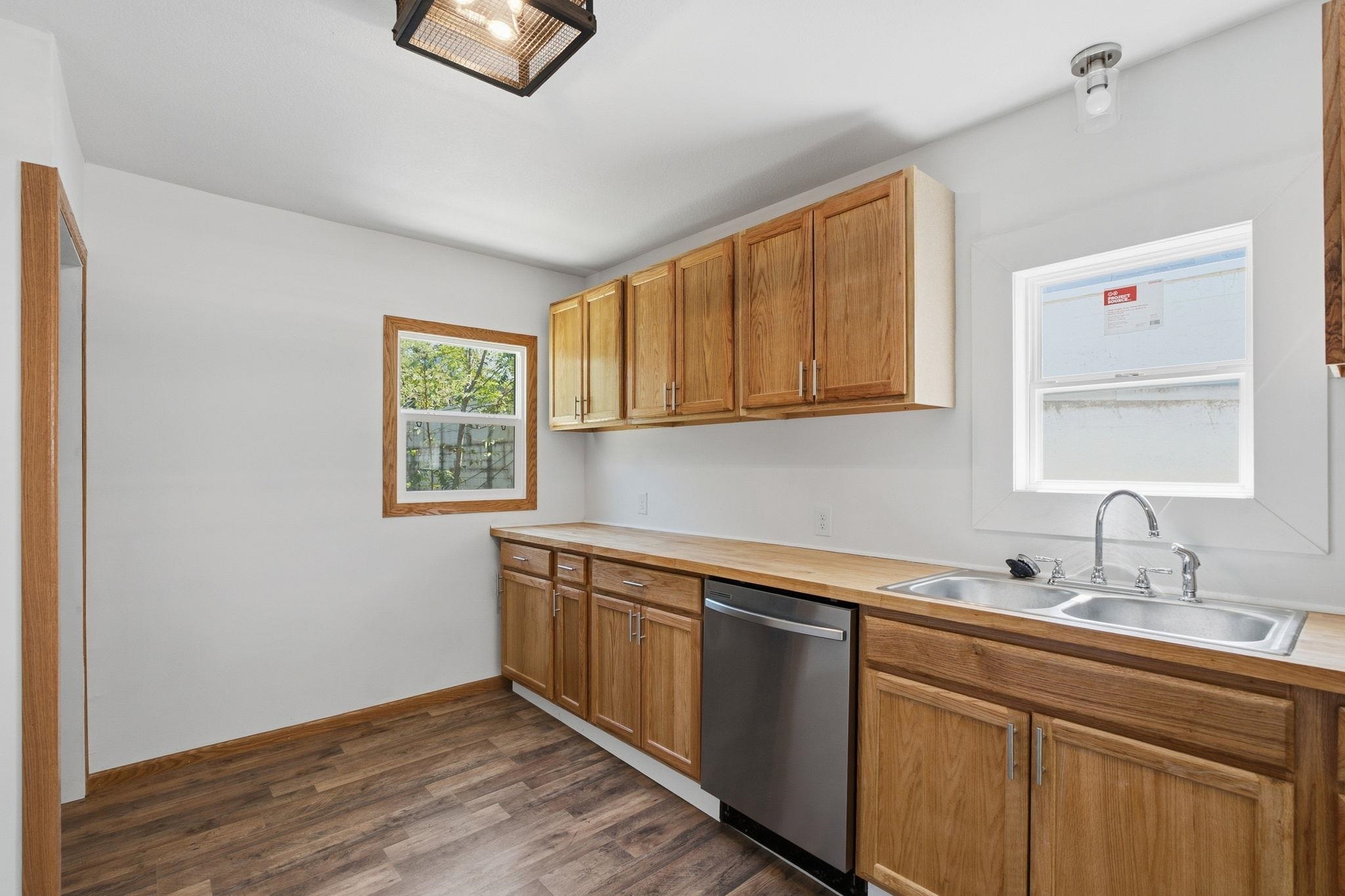 1546 S Waco Property Photo 8