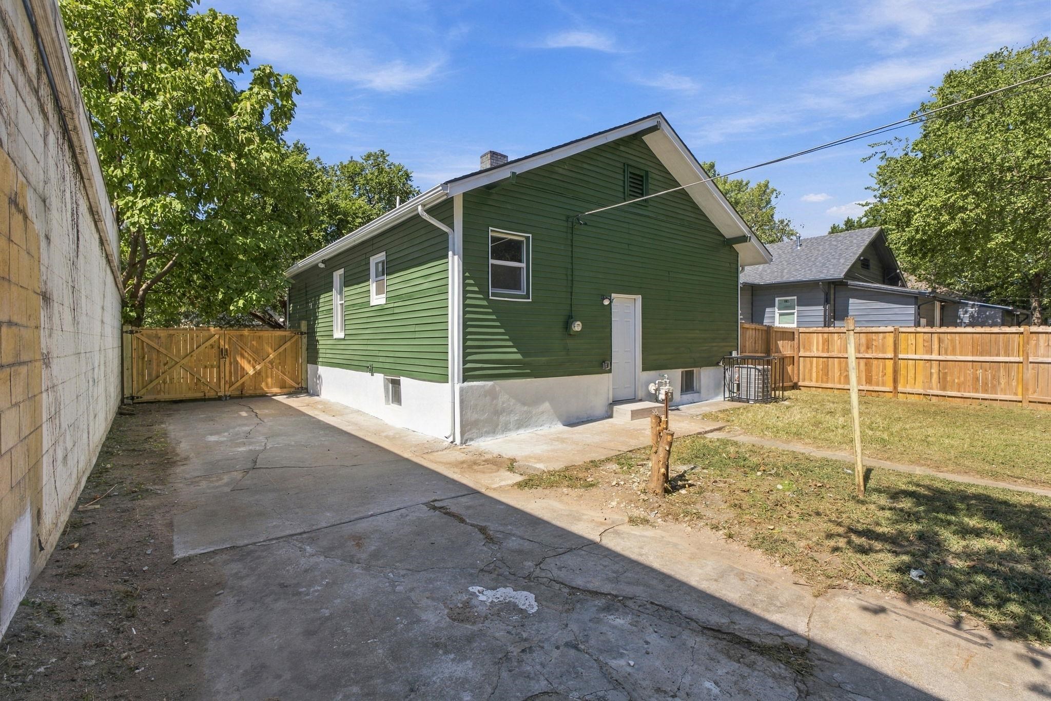 1546 S Waco Property Photo 15