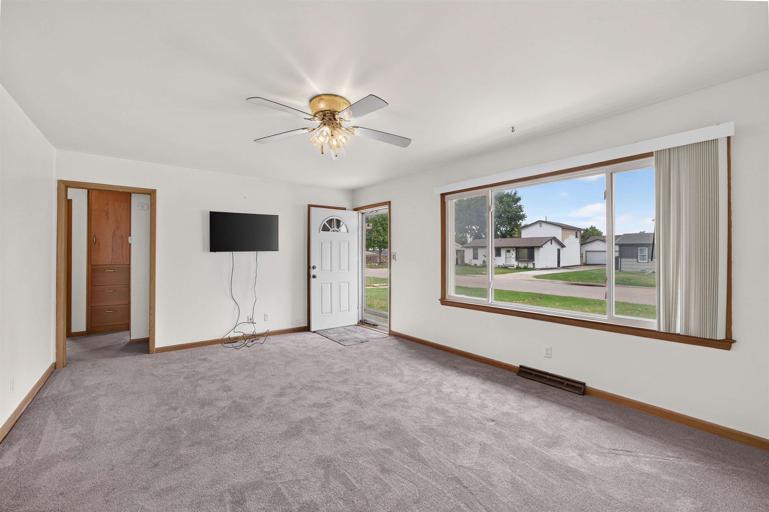 2328 W Casado St. Property Photo 5