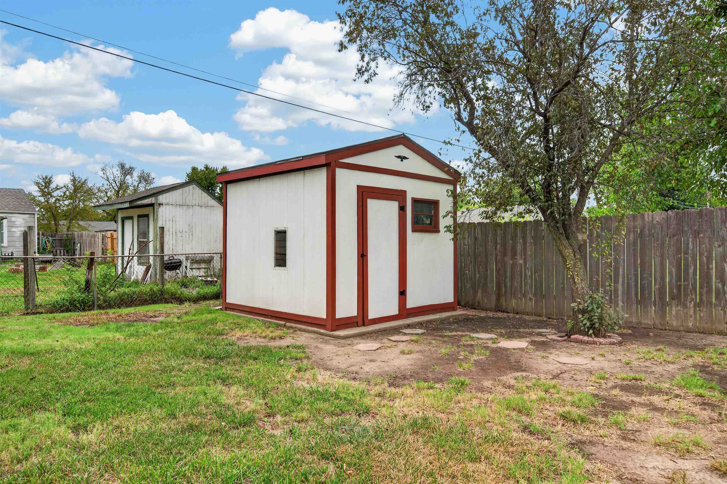 2328 W Casado St. Property Photo 15