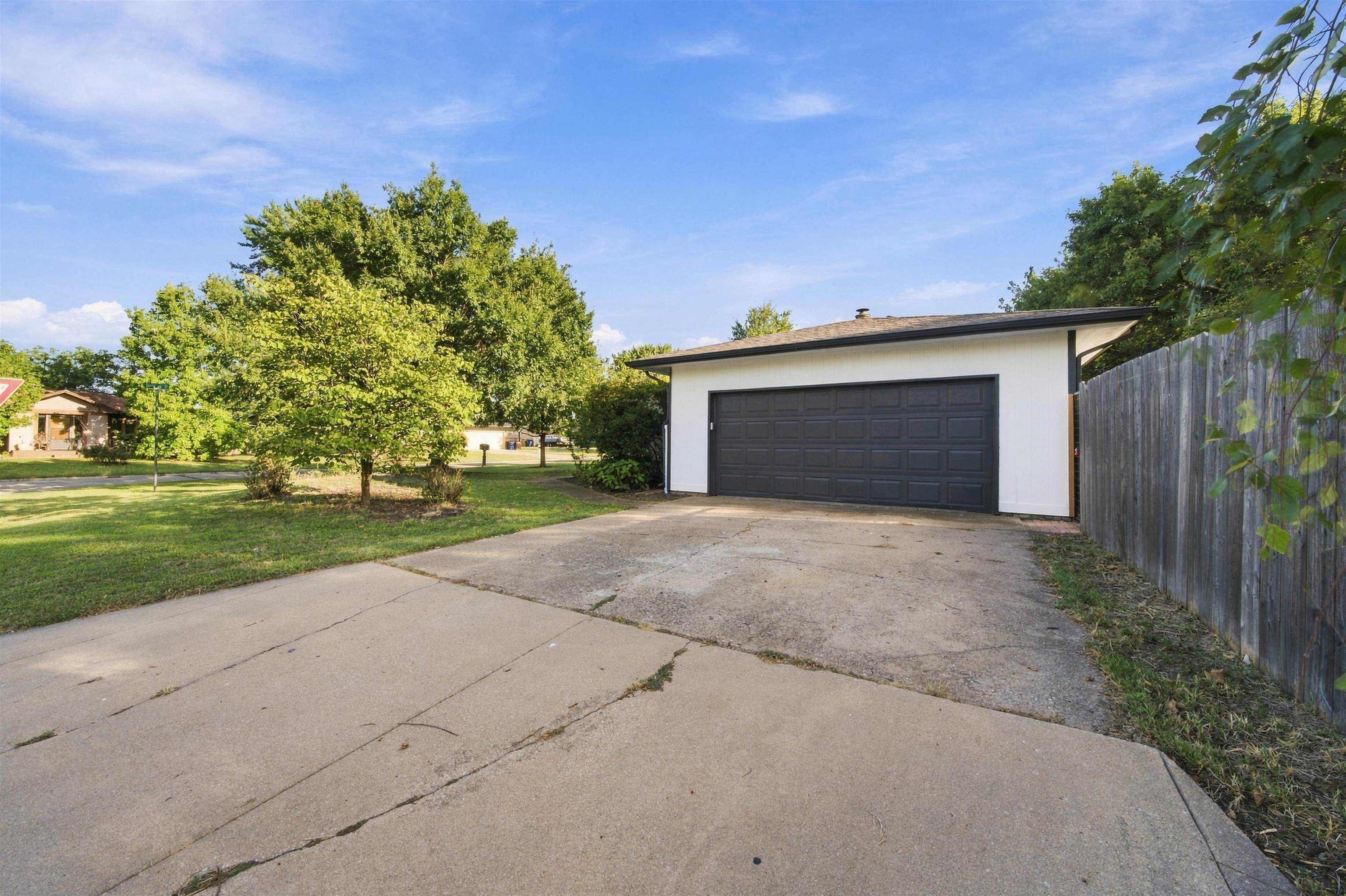 1805 N Terry Ln Property Photo 28