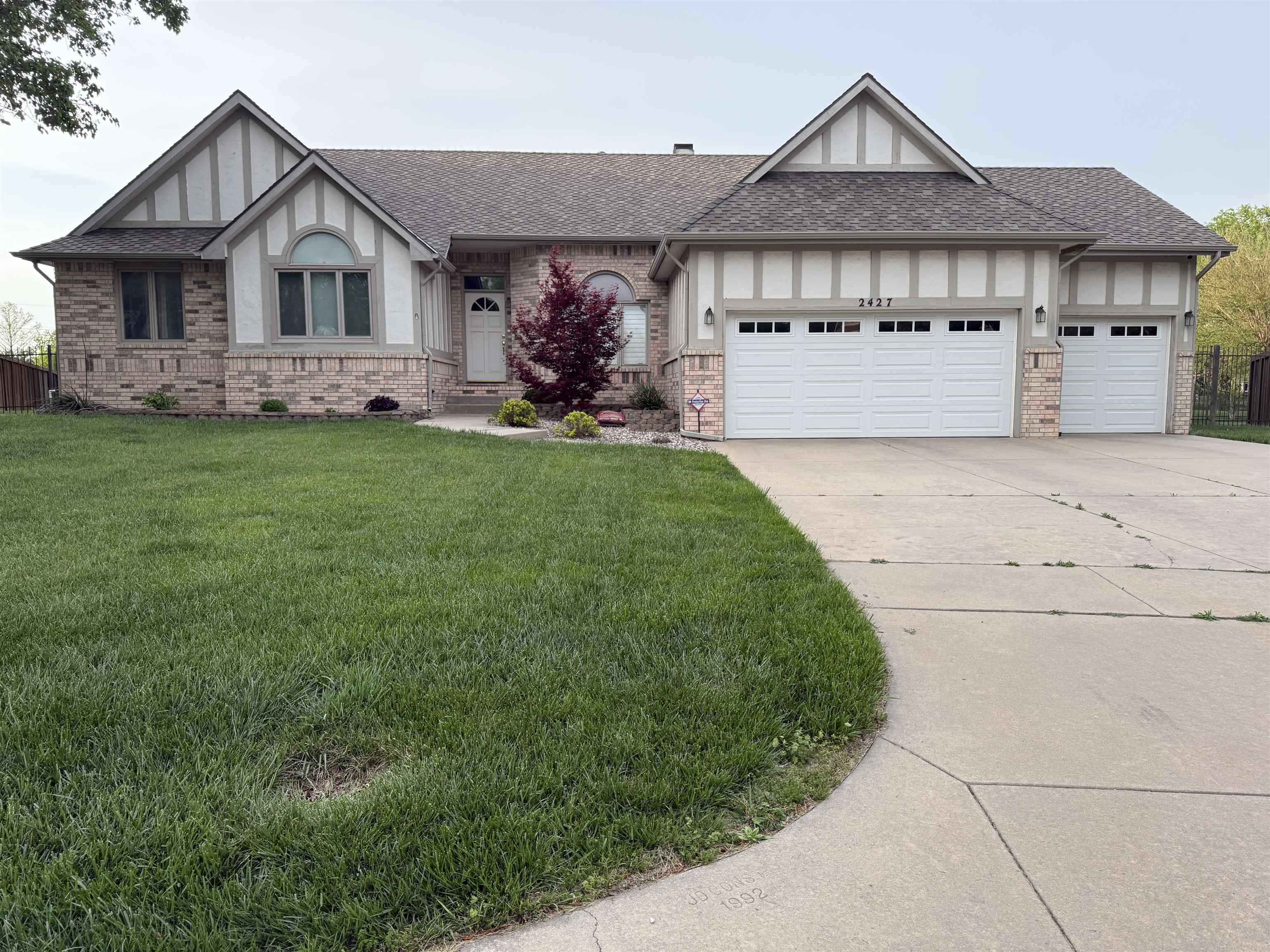 2427 N VINEGATE CT Property Photo 1