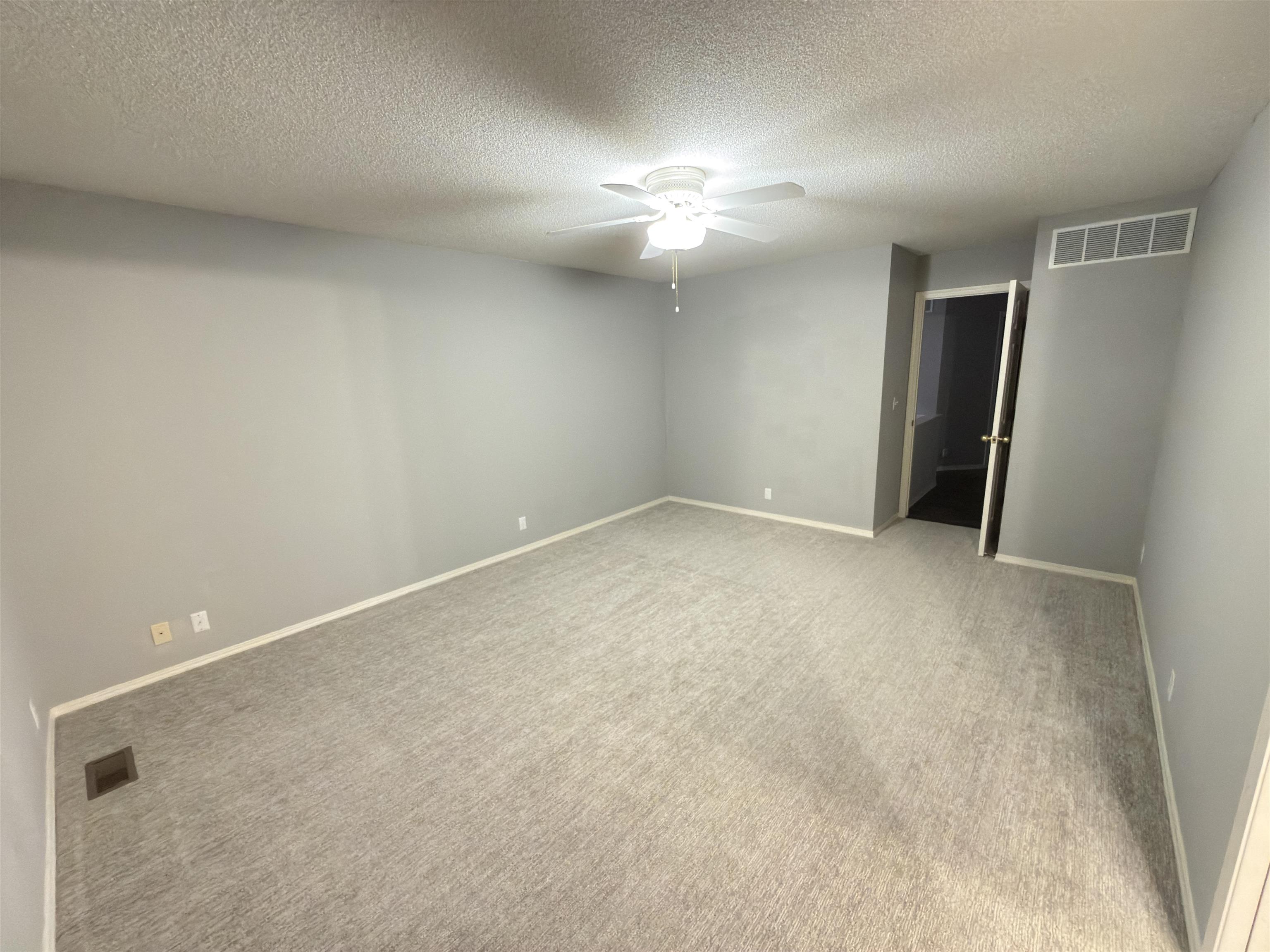 2427 N Vinegate Ct Property Photo 15