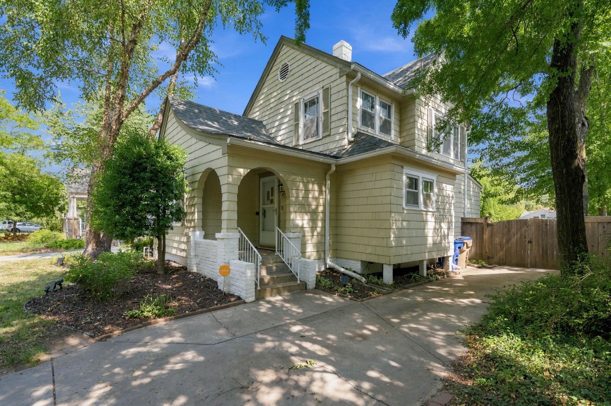 636 N Crestway St Property Photo 2