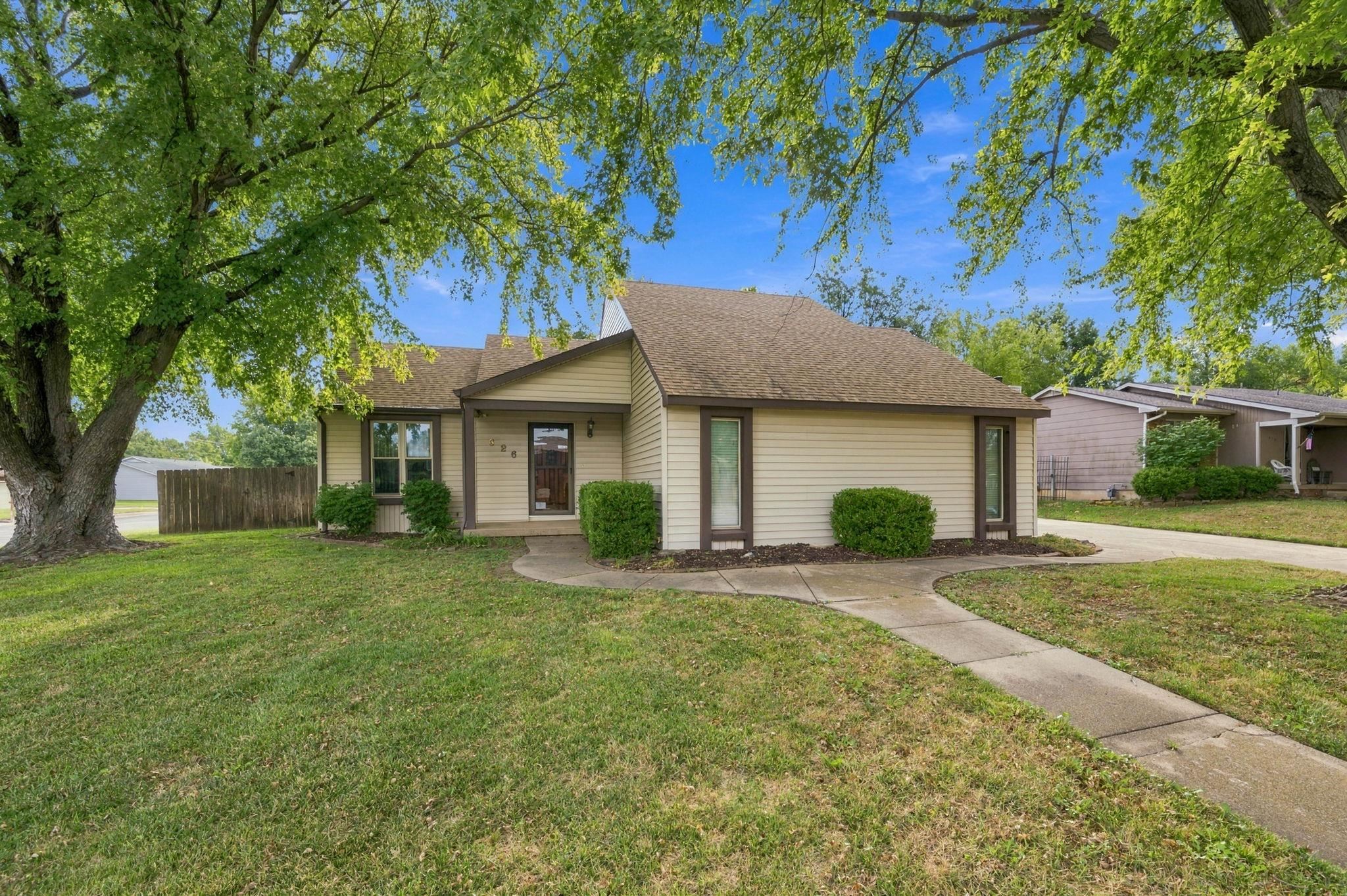 626 N Parkridge St Property Photo 1