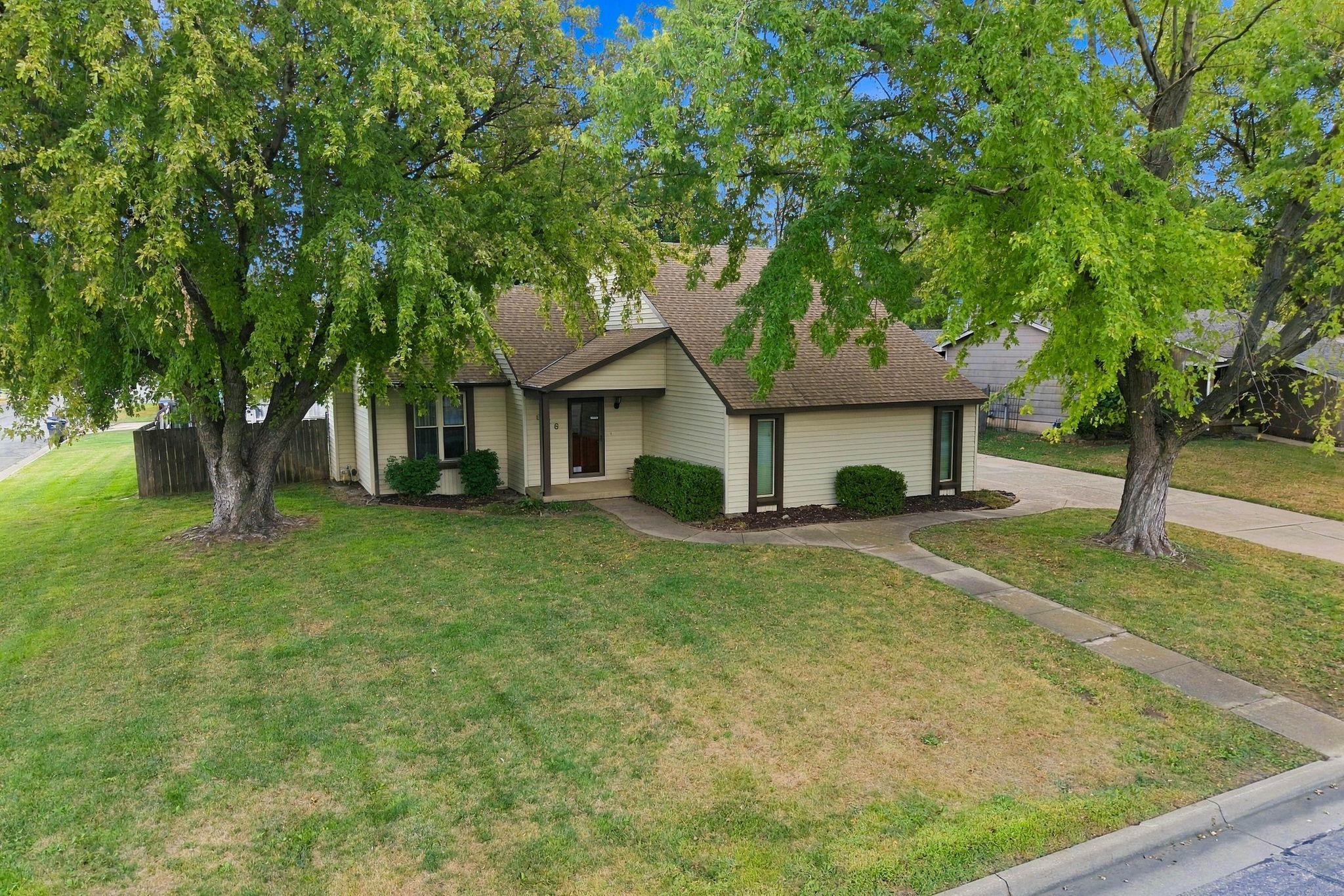 626 N Parkridge St Property Photo 2