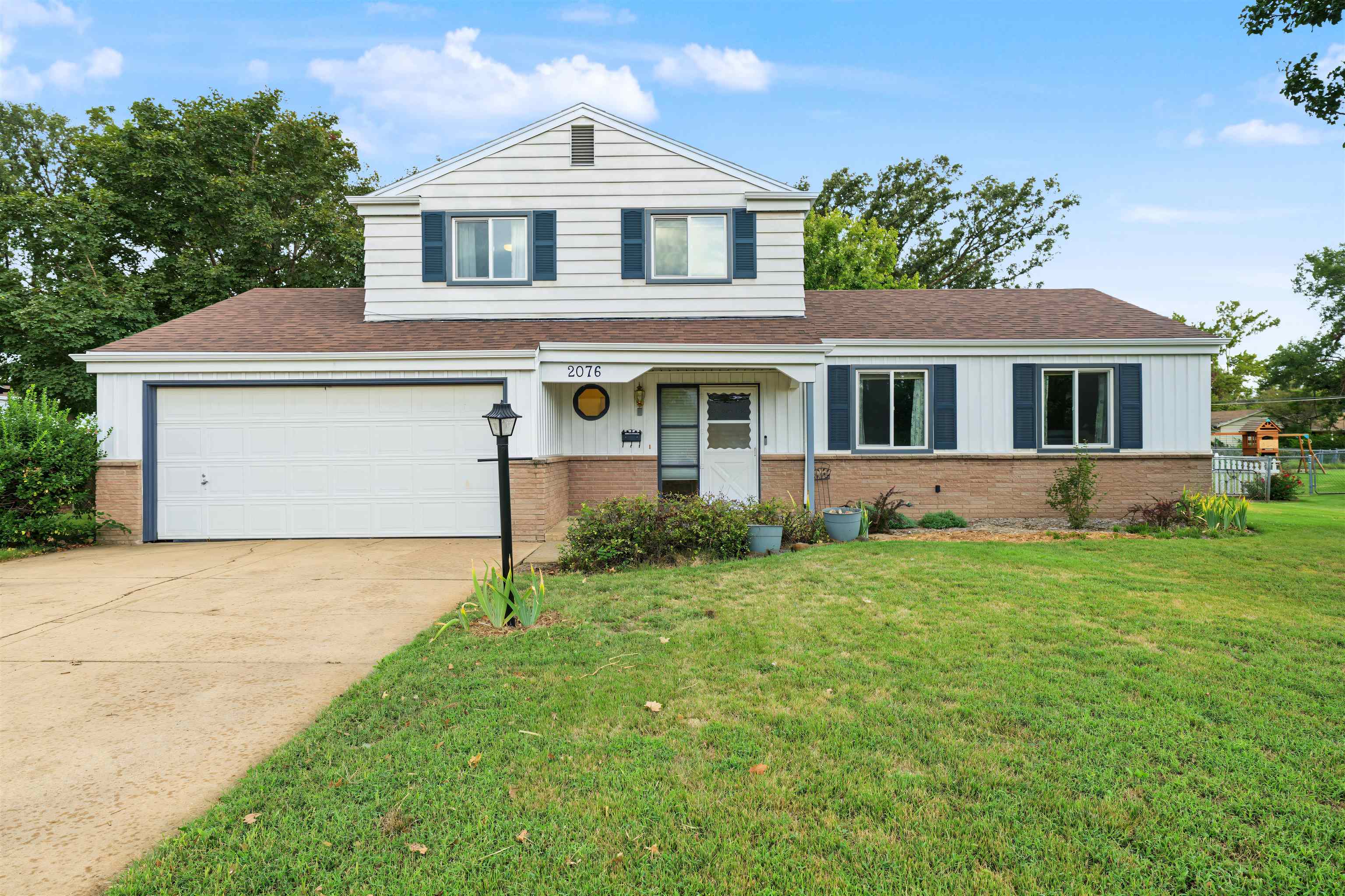 2076 Raymond Ave. Property Photo 1