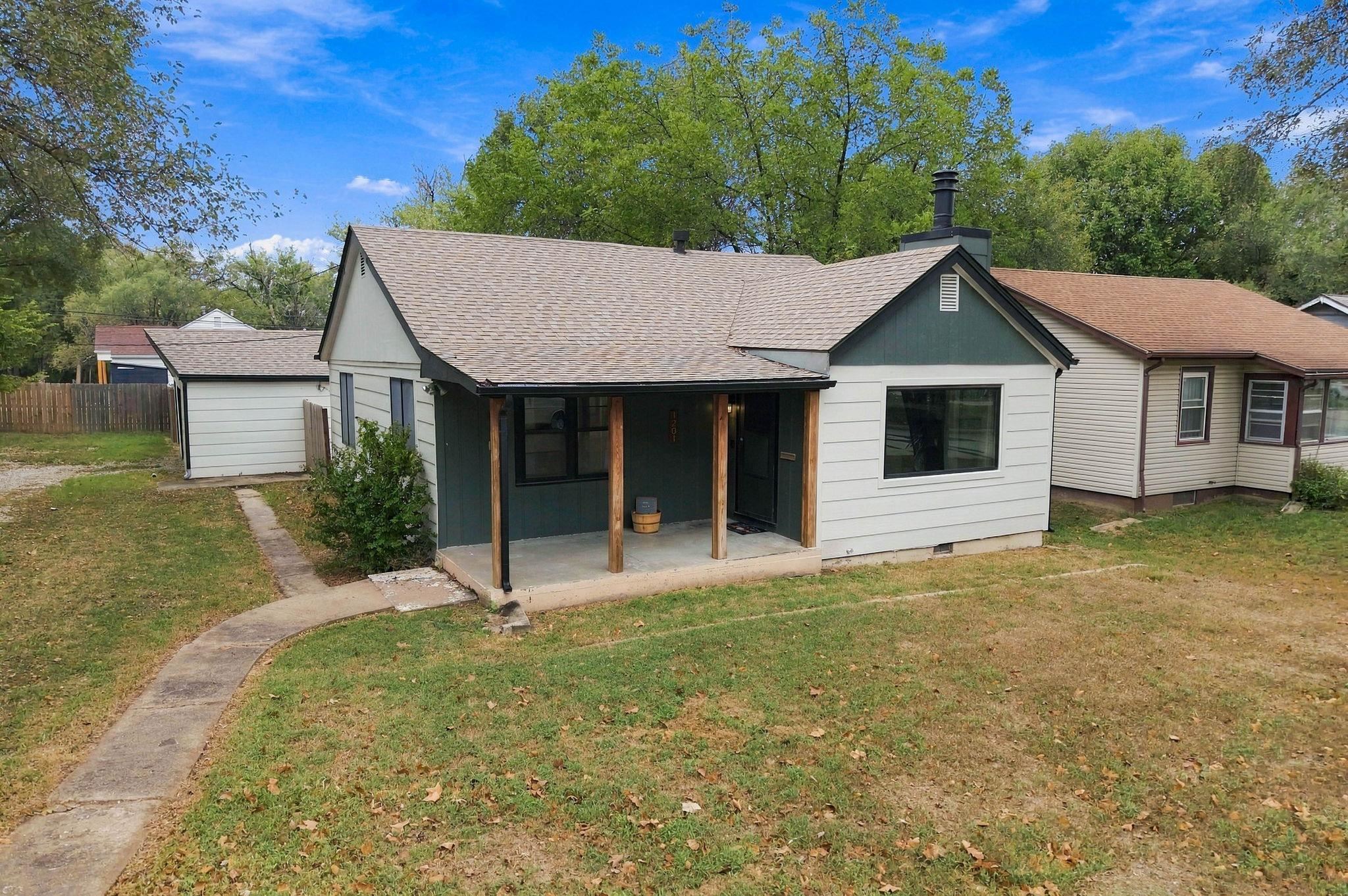 1201 Henry St Property Photo 3
