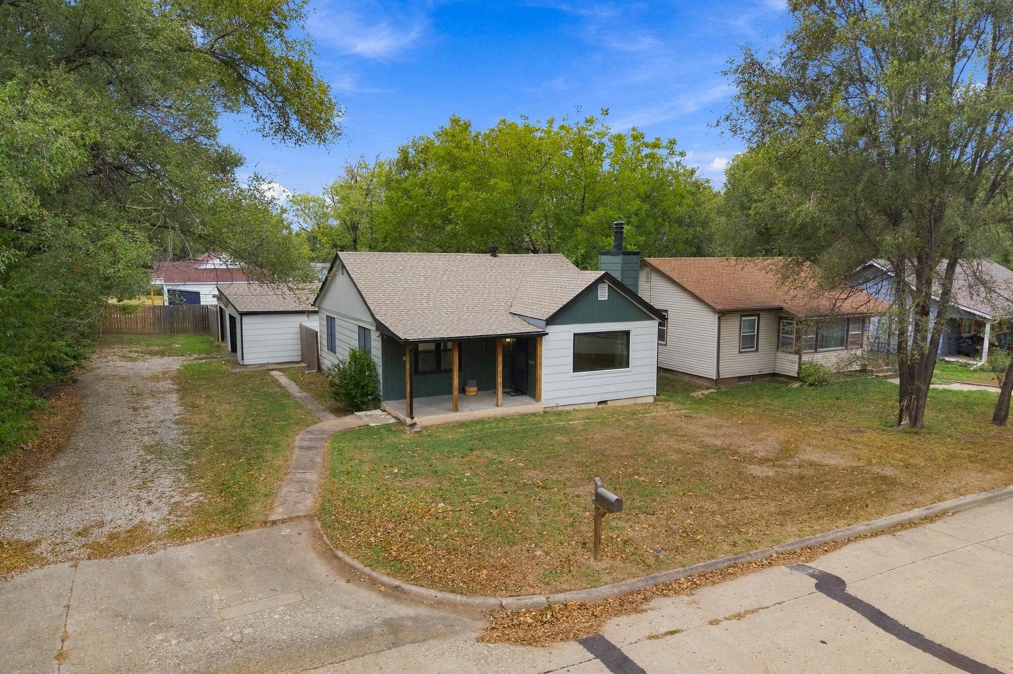 1201 Henry St Property Photo 4