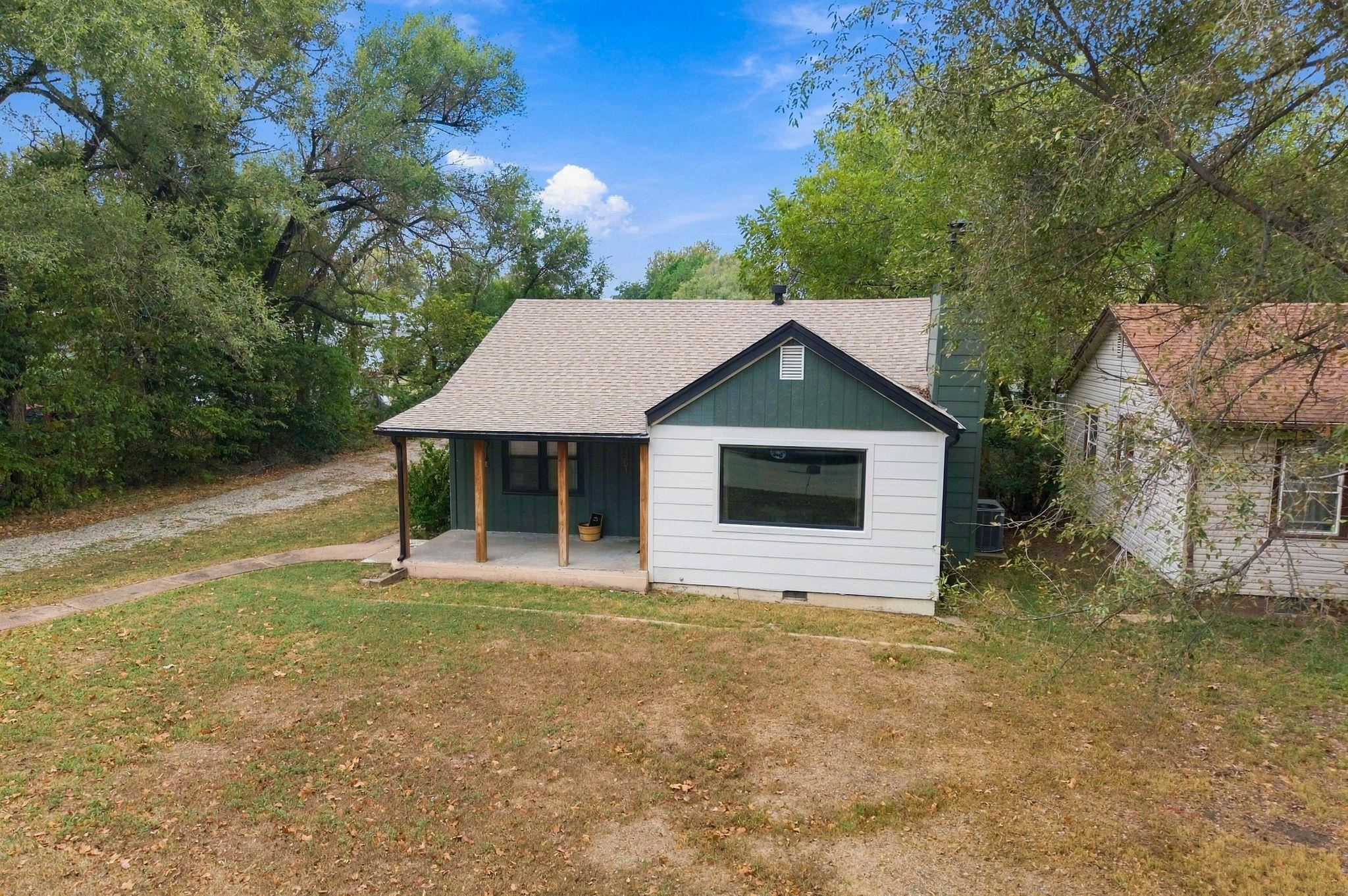 1201 Henry St Property Photo 5