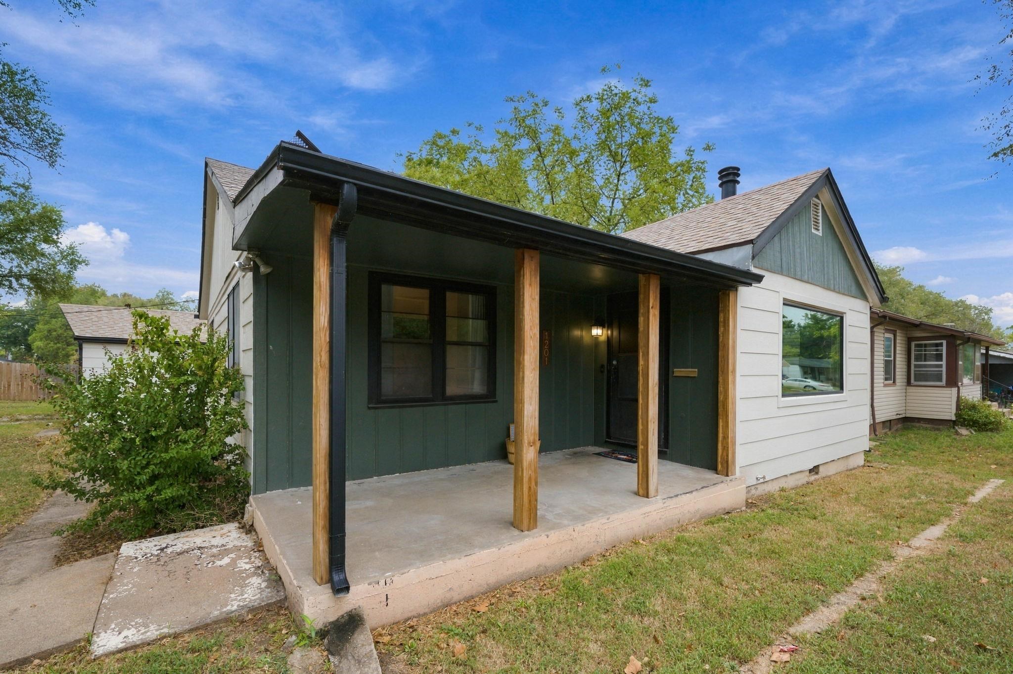 1201 Henry St Property Photo 7
