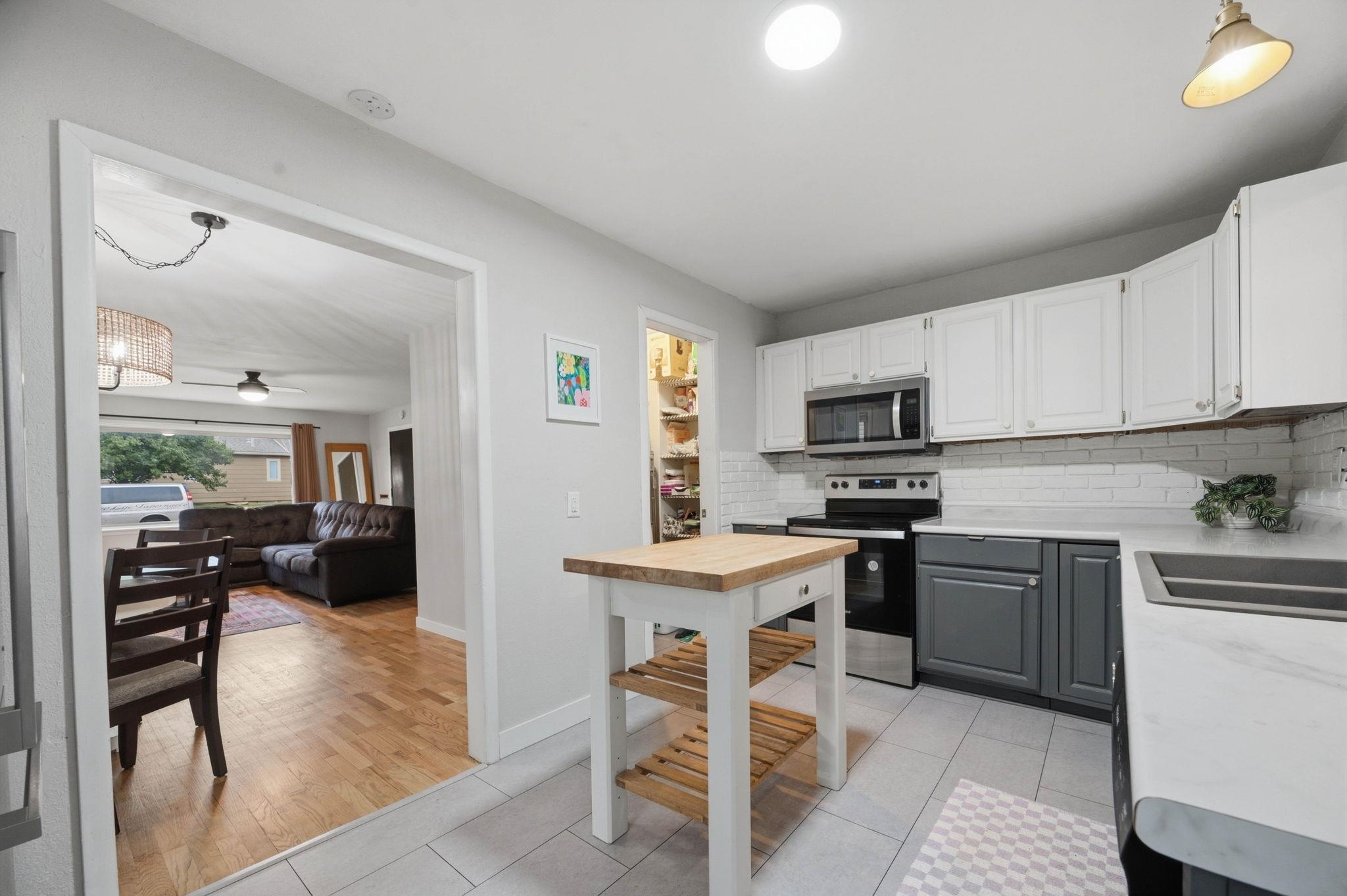 1201 Henry St Property Photo 14