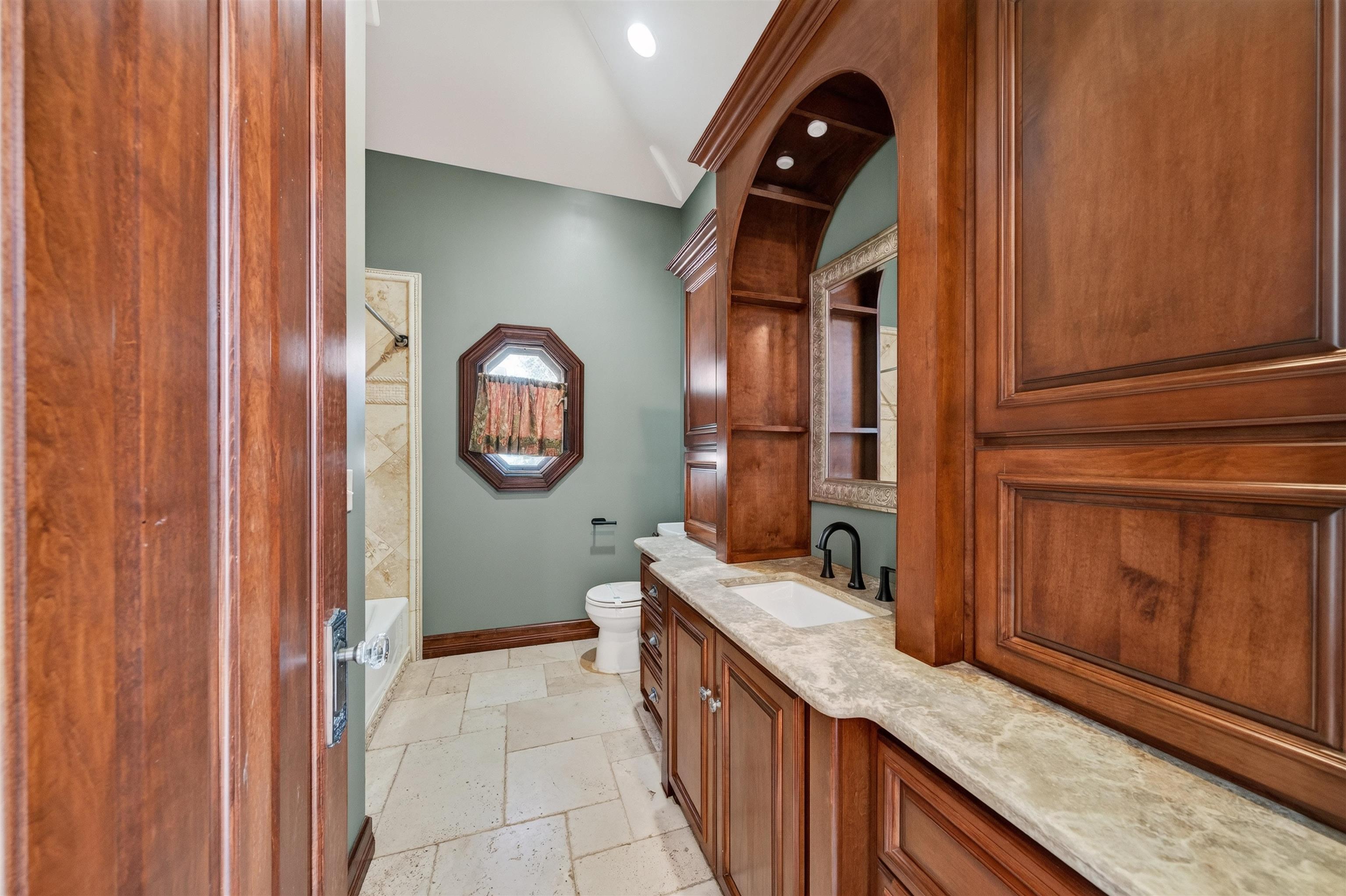 2319 N Rough Creek Rd Property Photo 16