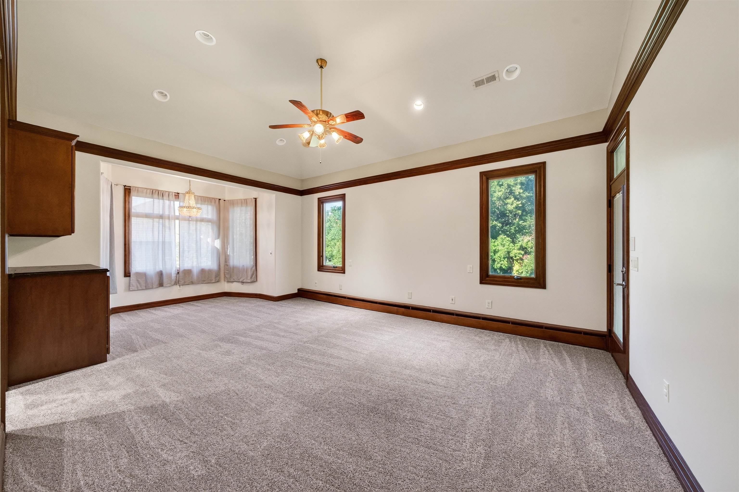 2319 N Rough Creek Rd Property Photo 18