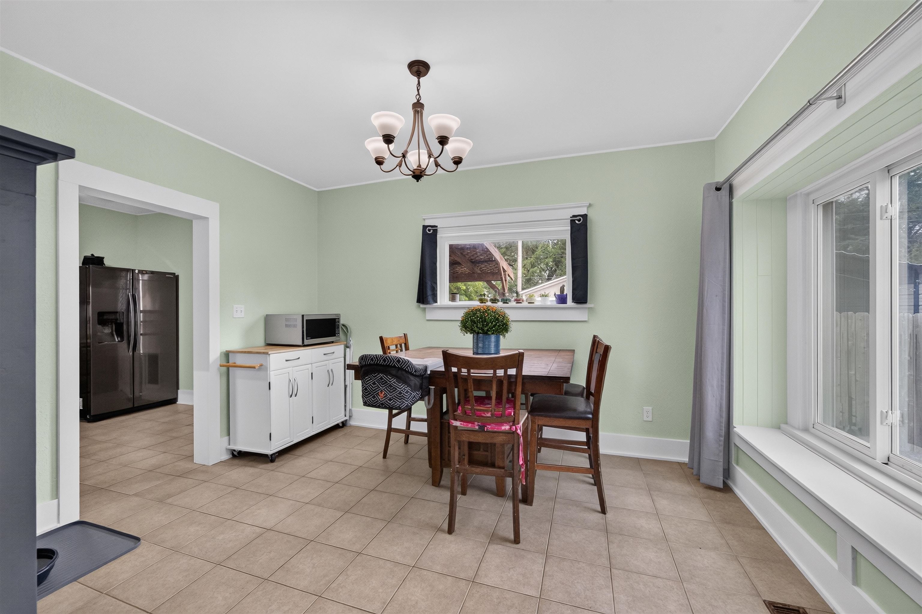 1012 S Elm St Property Photo 8
