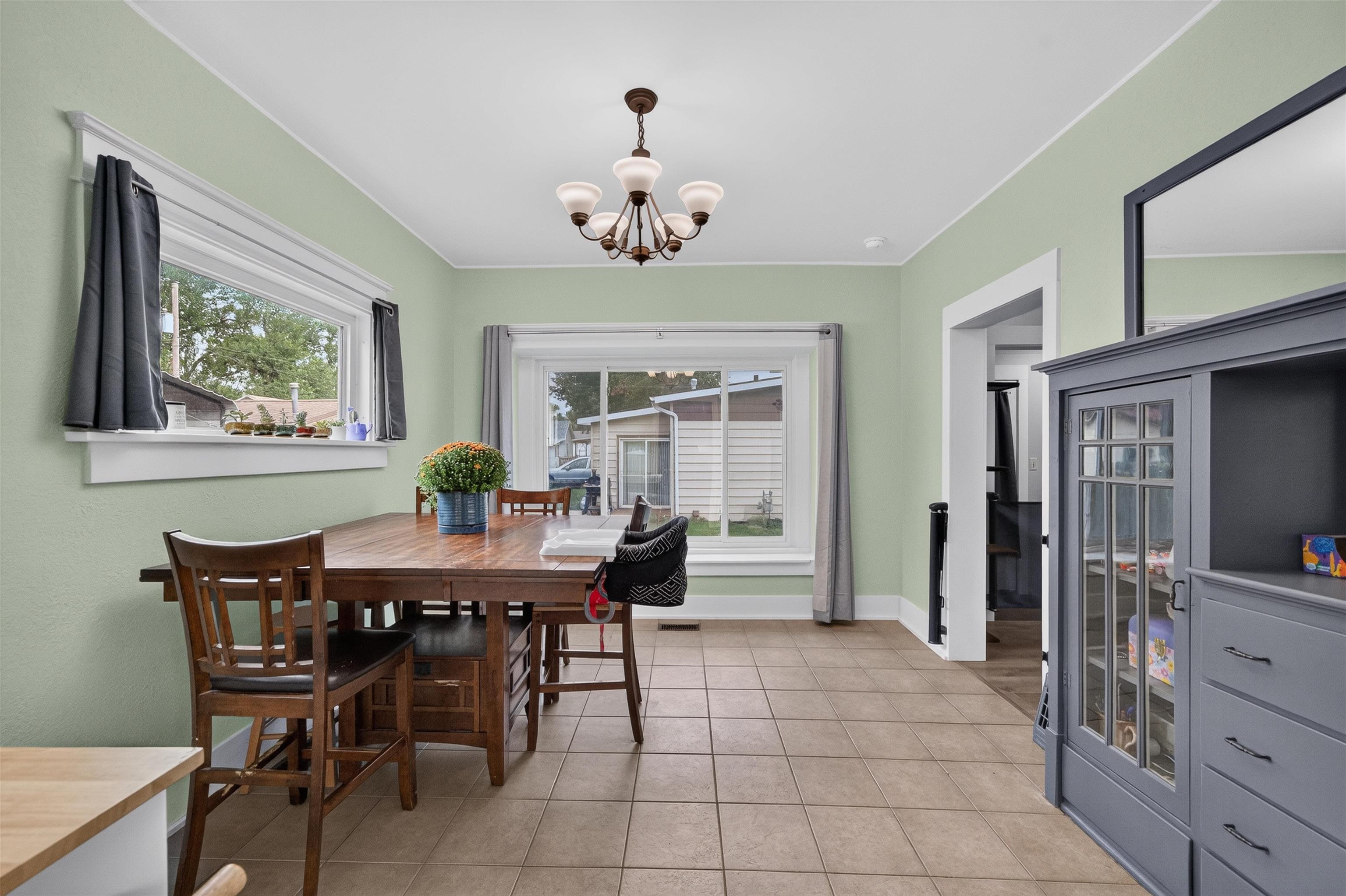 1012 S Elm St Property Photo 10