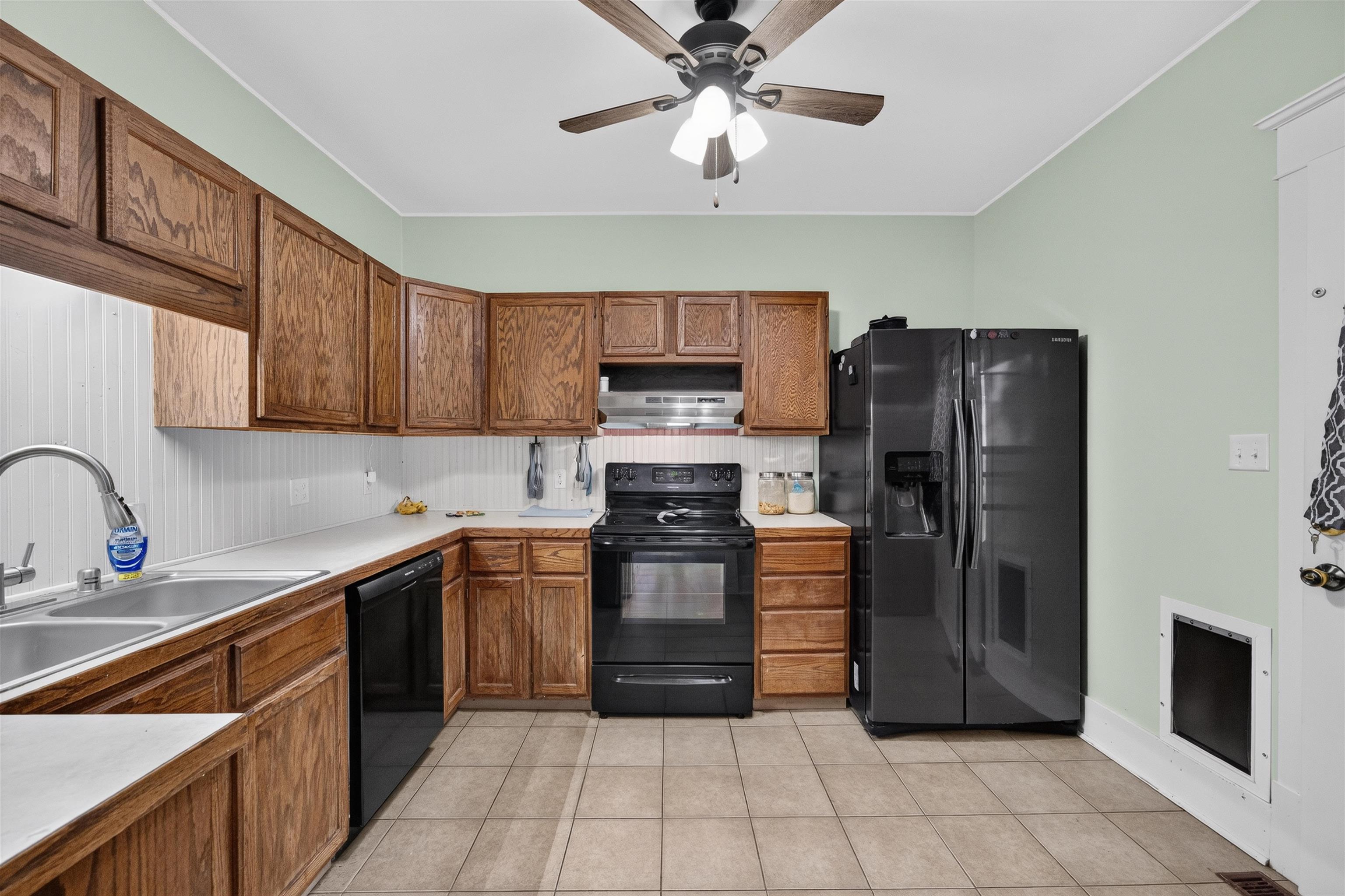 1012 S Elm St Property Photo 11