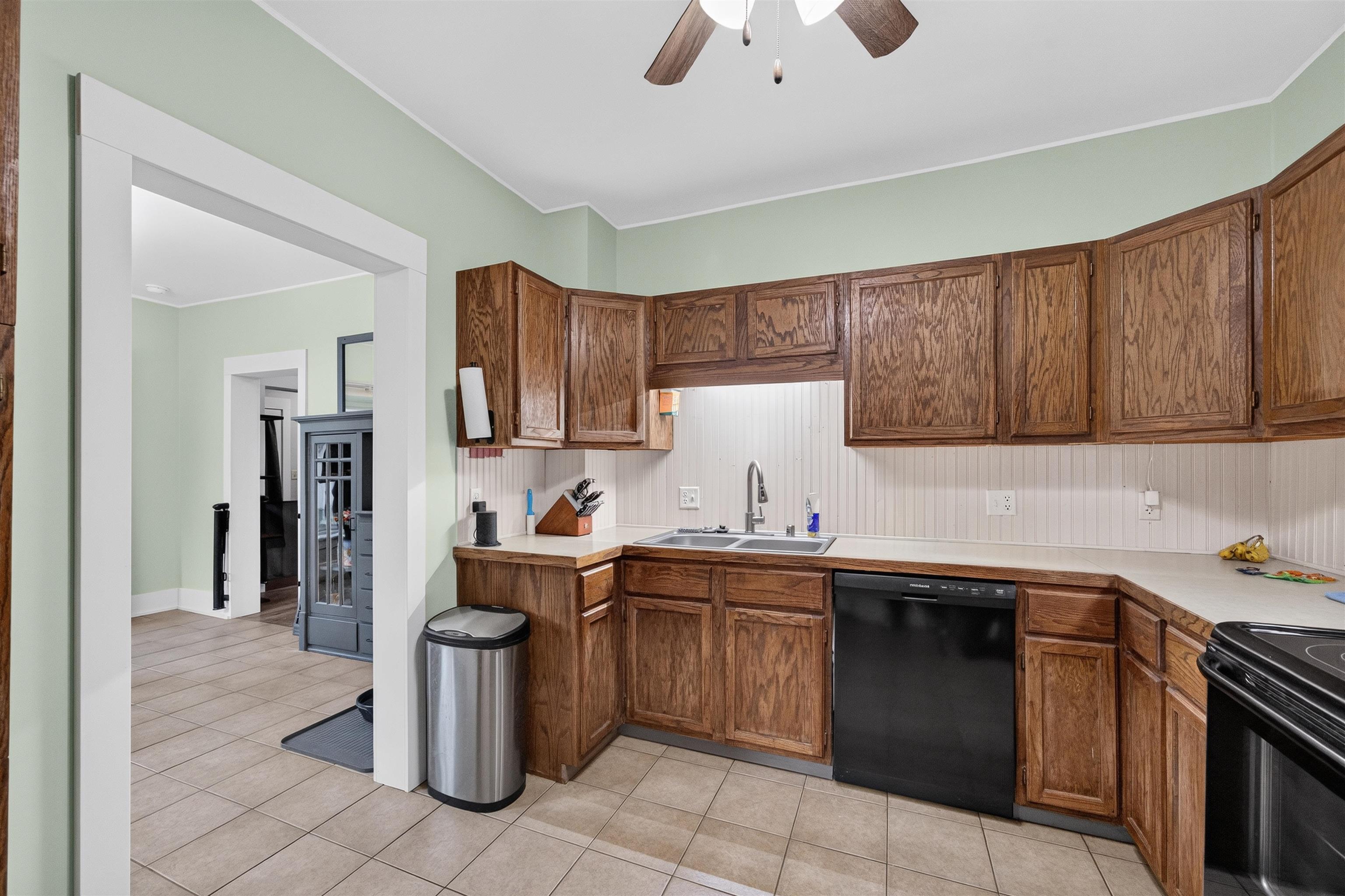 1012 S Elm St Property Photo 12